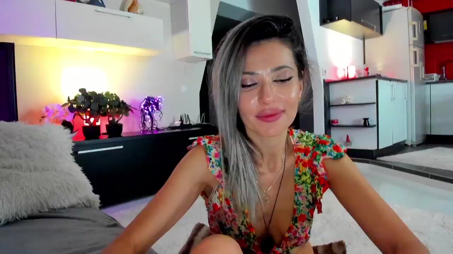 Gallery image thumbnail from SmileyTinaa's myfreecams stream on, 04/18/2024, 02:56 image 1 of 20