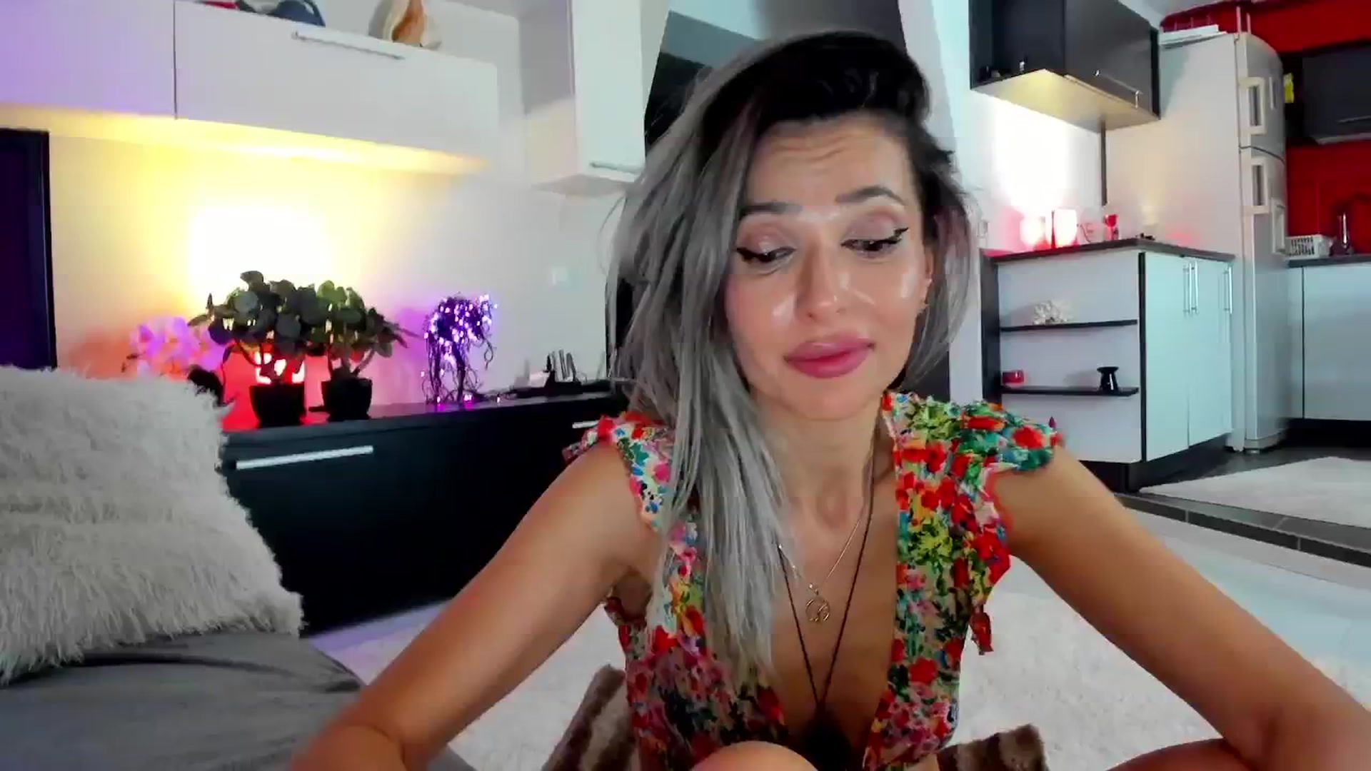 Gallery image thumbnail from SmileyTinaa's myfreecams stream on, 04/18/2024, 02:56 image 2 of 20