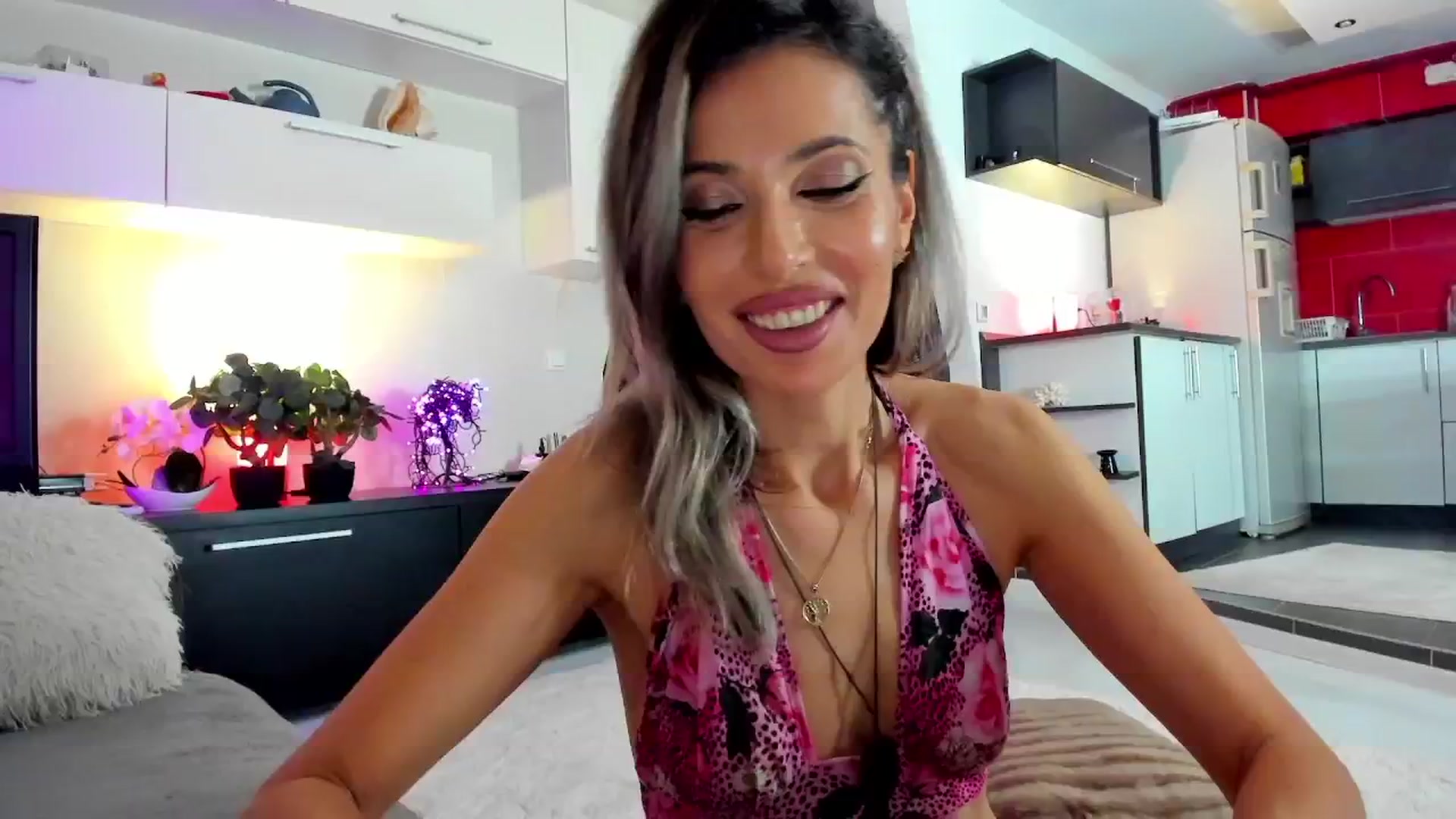 Gallery image thumbnail from SmileyTinaa's myfreecams stream on, 04/23/2024, 01:48 image 12 of 20