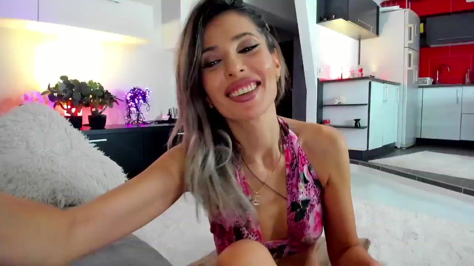 Gallery image thumbnail from SmileyTinaa's myfreecams stream on, 04/23/2024, 01:48 image 5 of 20