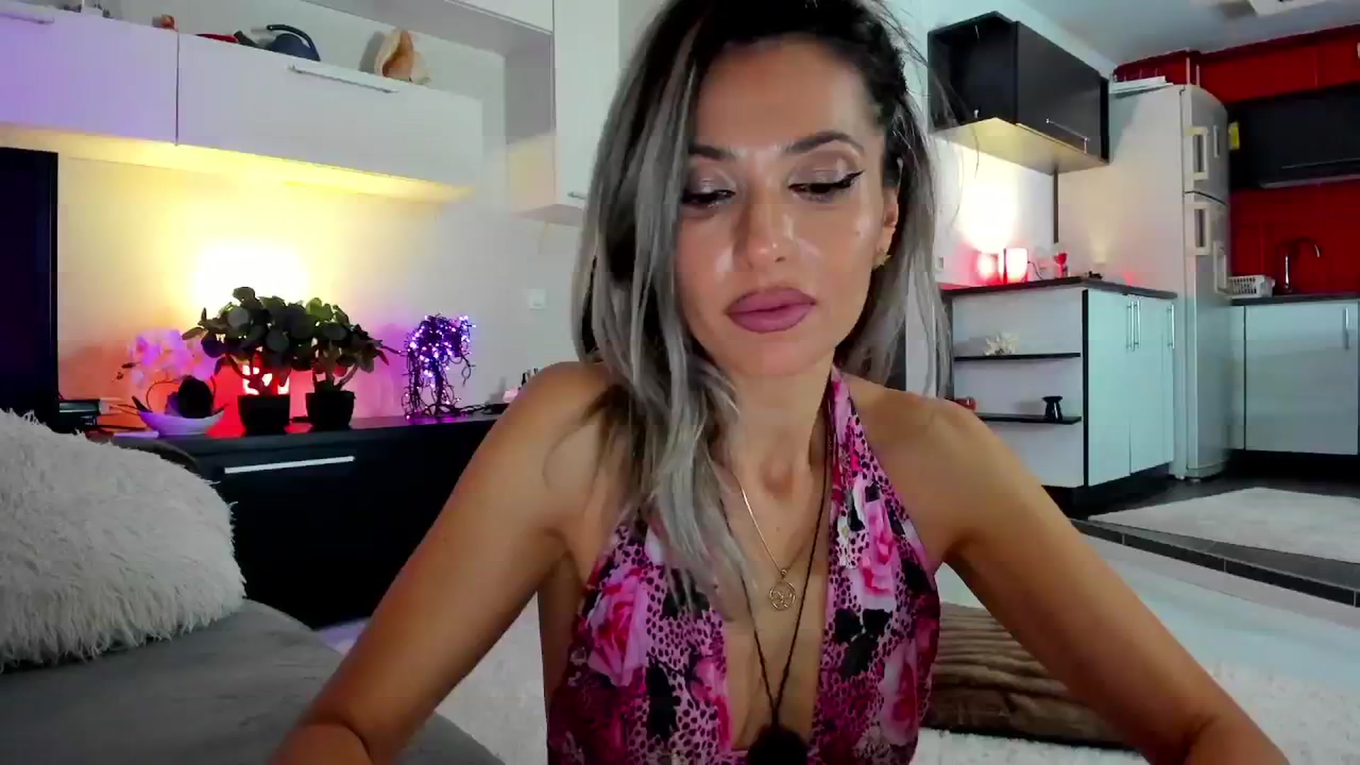 Gallery image thumbnail from SmileyTinaa's myfreecams stream on, 04/23/2024, 02:31 image 13 of 20