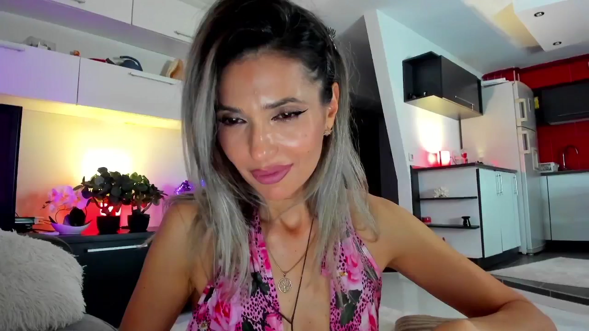 Gallery image thumbnail from SmileyTinaa's myfreecams stream on, 04/23/2024, 02:31 image 11 of 20