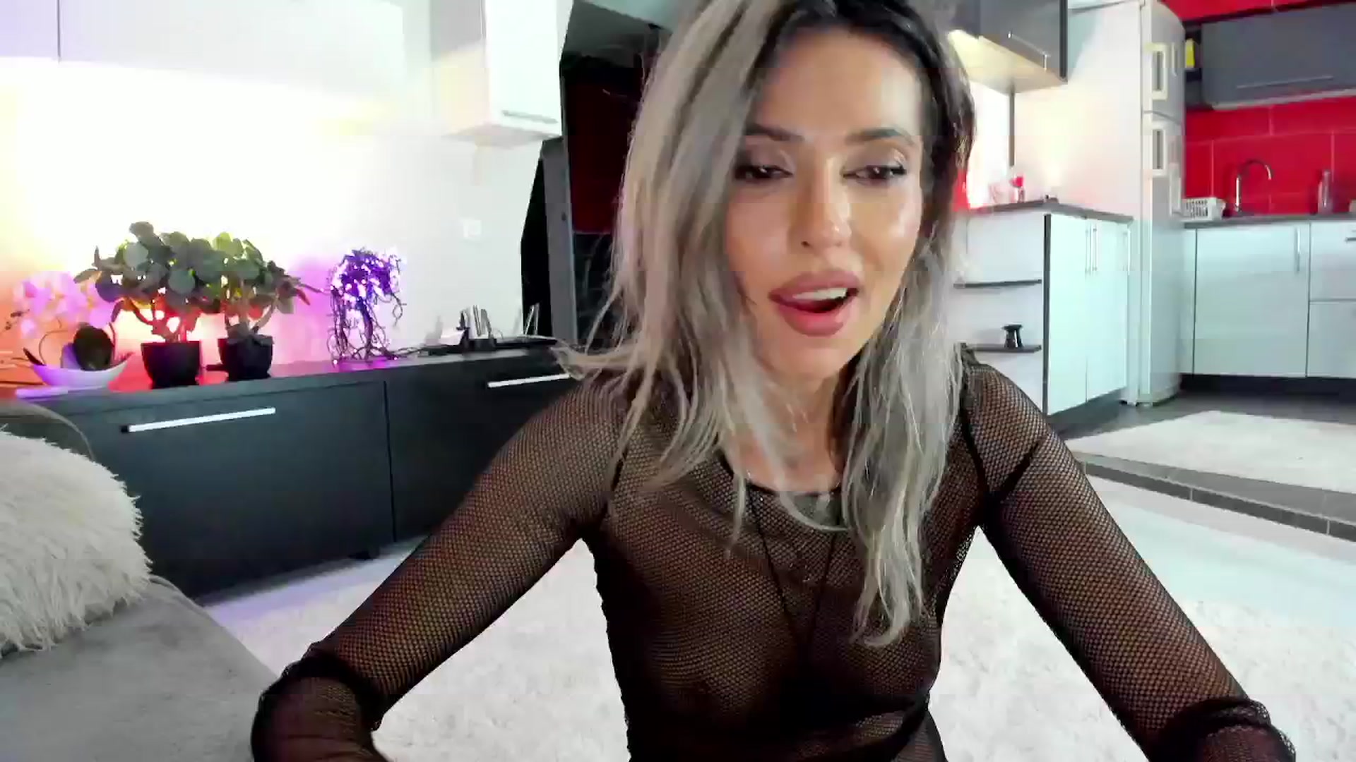Gallery image thumbnail from SmileyTinaa's myfreecams stream on, 04/24/2024, 01:39 image 3 of 20