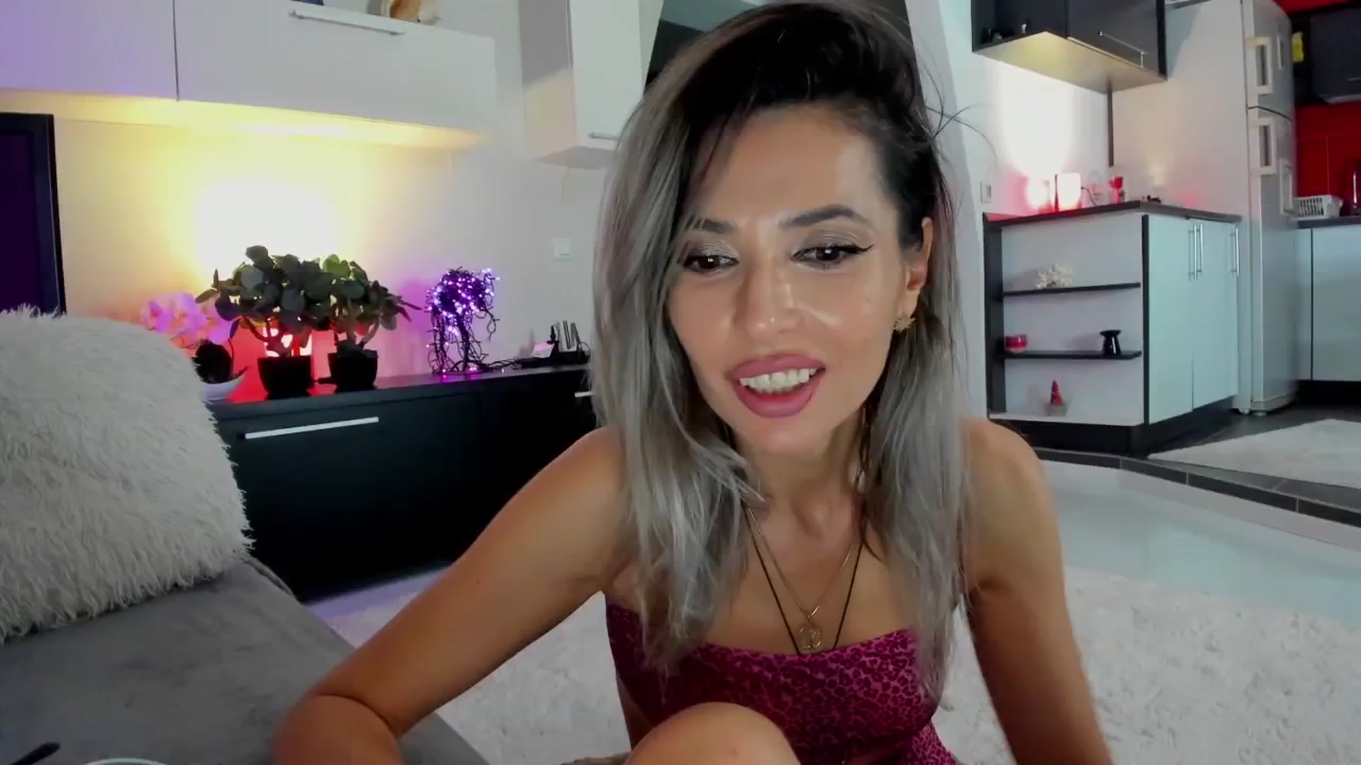Gallery image thumbnail from SmileyTinaa's myfreecams stream on, 04/25/2024, 24:13 image 10 of 20