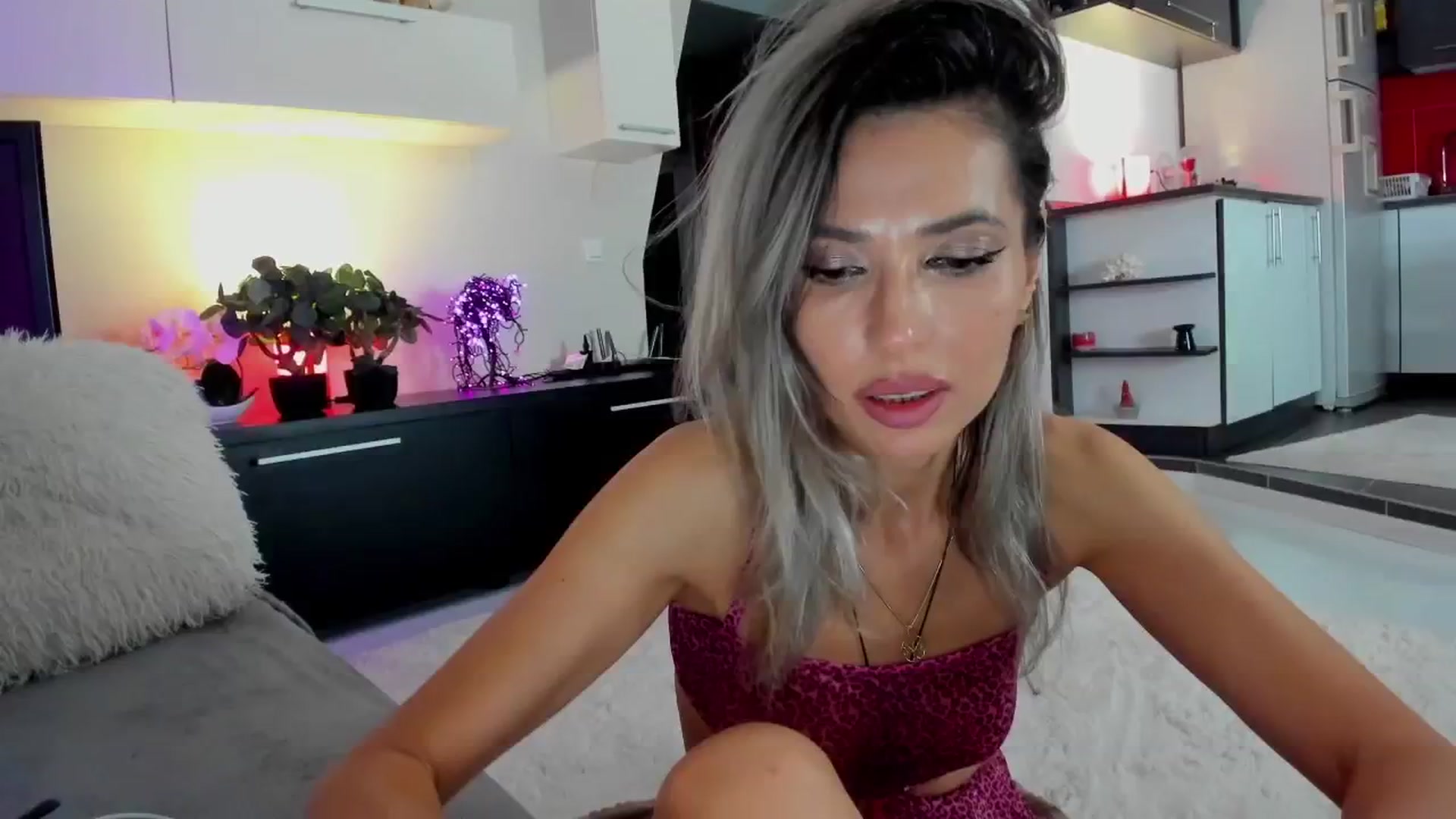 Gallery image thumbnail from SmileyTinaa's myfreecams stream on, 04/25/2024, 24:13 image 11 of 20