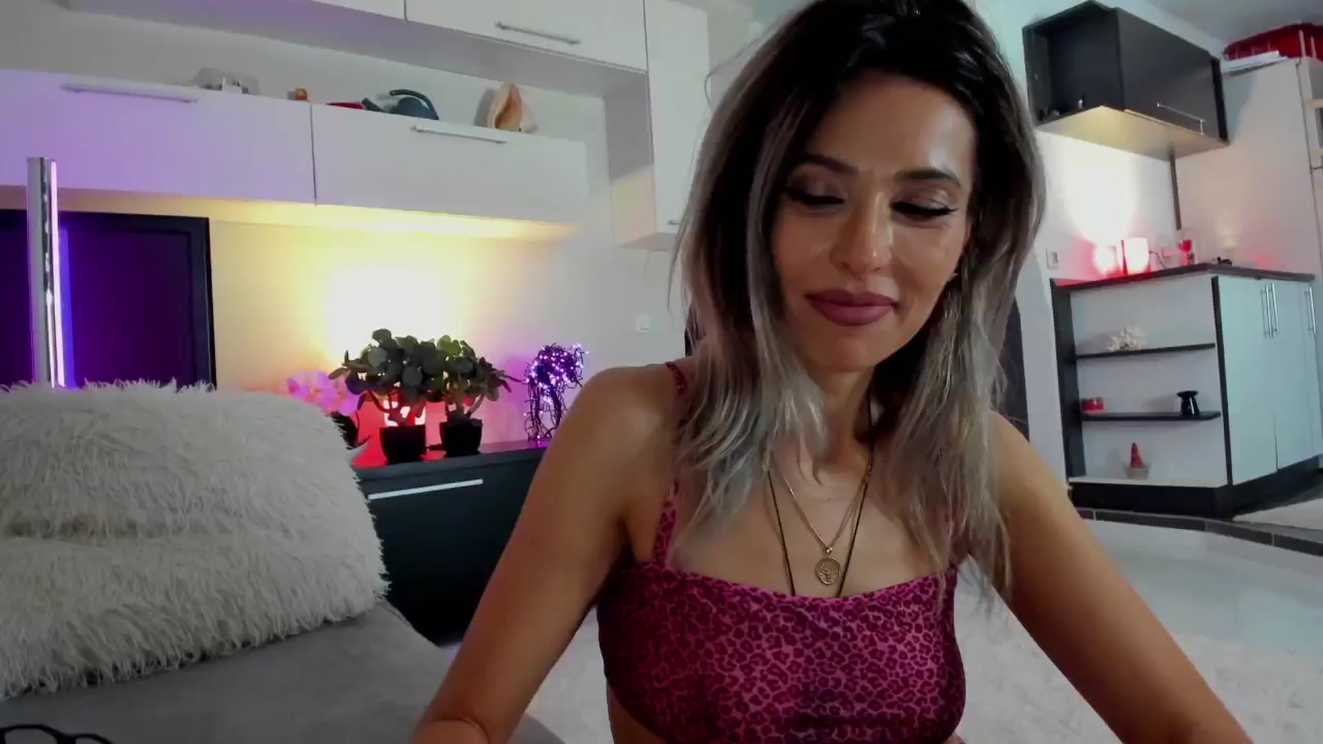 Gallery image thumbnail from SmileyTinaa's myfreecams stream on, 04/25/2024, 01:25 image 8 of 20