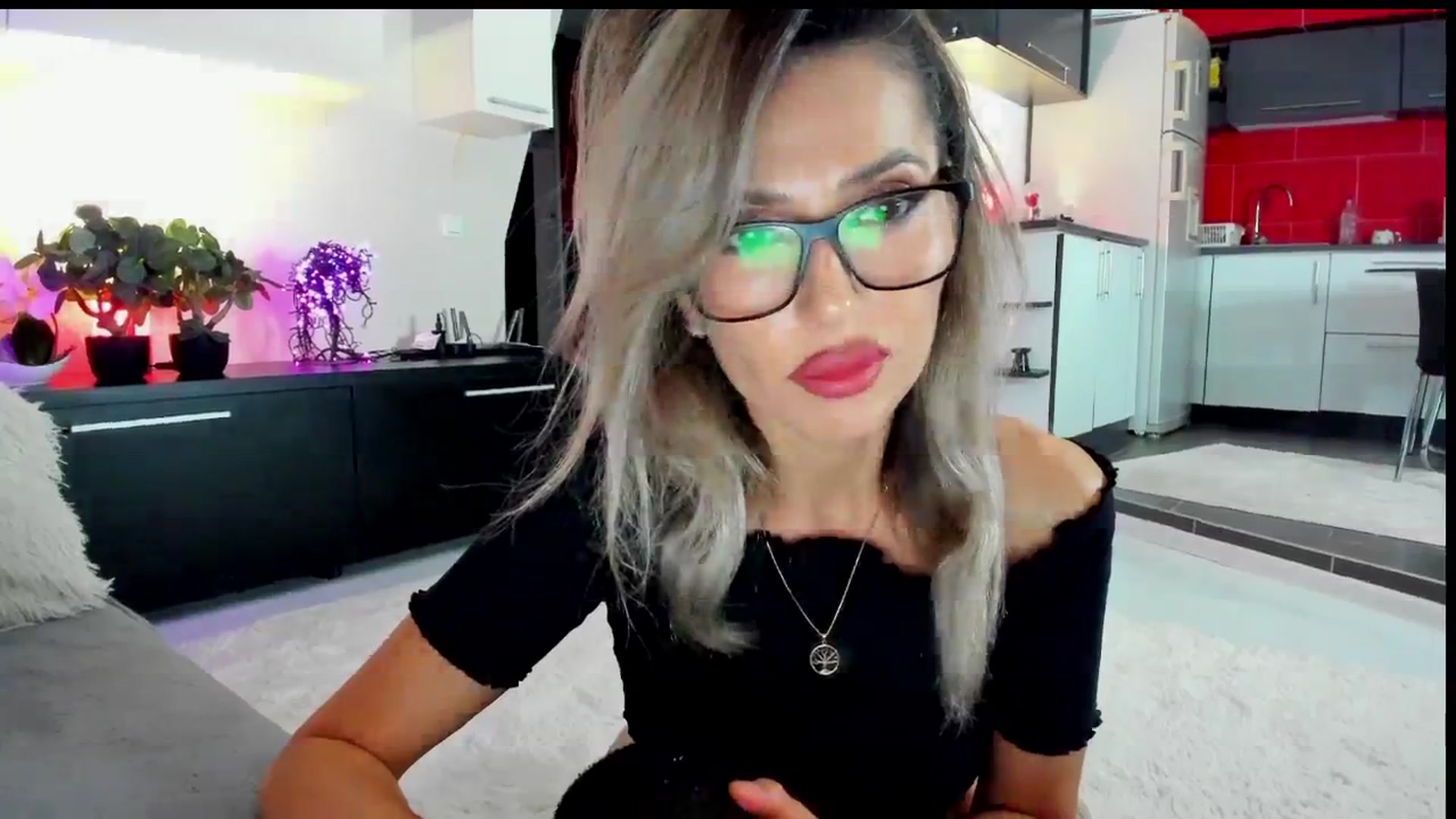 Gallery image thumbnail from SmileyTinaa's myfreecams stream on, 05/22/2024, 21:18 image 2 of 20