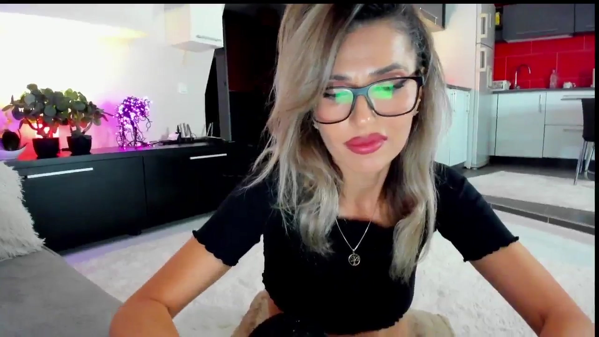 Gallery image thumbnail from SmileyTinaa's myfreecams stream on, 05/22/2024, 21:18 image 14 of 20