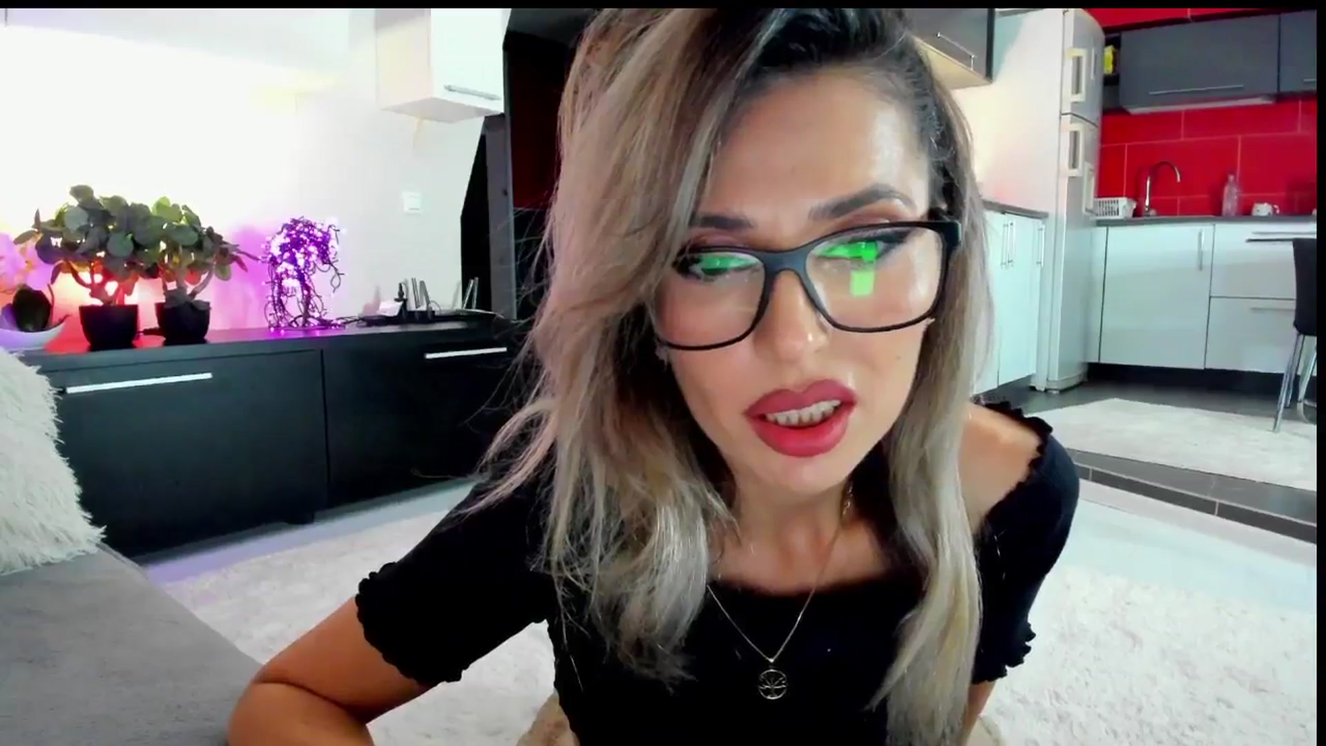 Gallery image thumbnail from SmileyTinaa's myfreecams stream on, 05/22/2024, 21:18 image 19 of 20