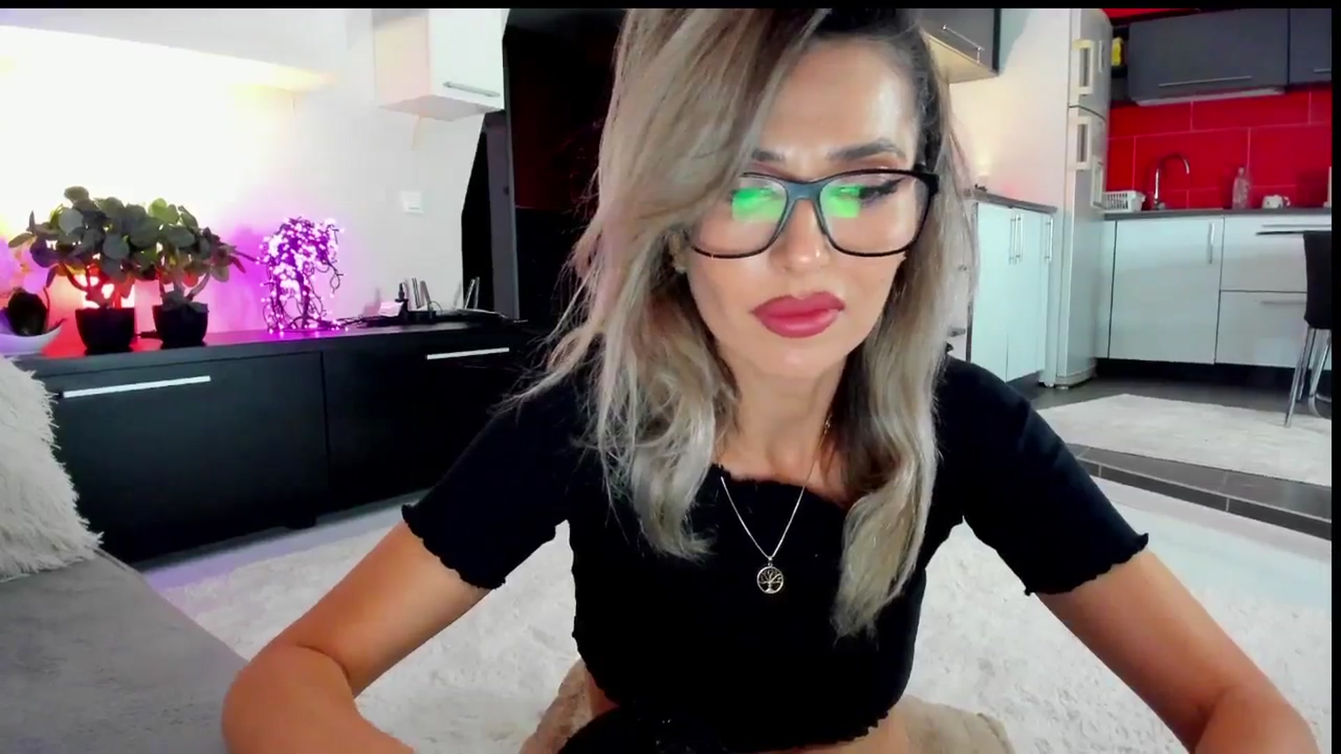 Gallery image thumbnail from SmileyTinaa's myfreecams stream on, 05/22/2024, 21:18 image 12 of 20