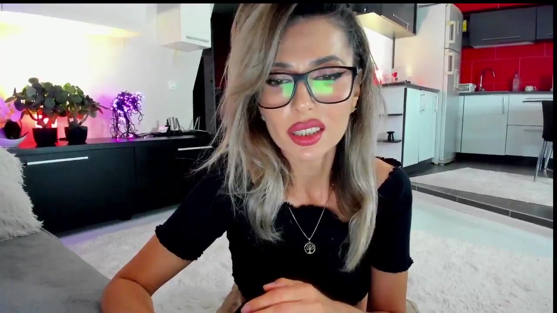 Gallery image thumbnail from SmileyTinaa's myfreecams stream on, 05/22/2024, 21:18 image 16 of 20