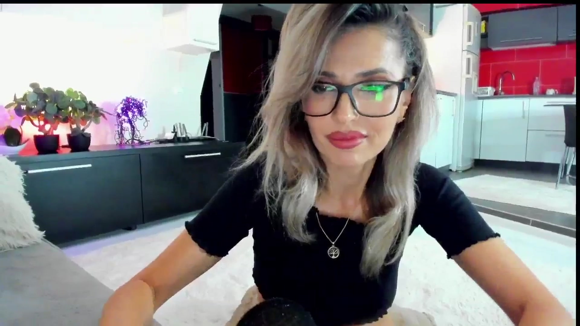 Gallery image thumbnail from SmileyTinaa's myfreecams stream on, 05/22/2024, 21:18 image 11 of 20
