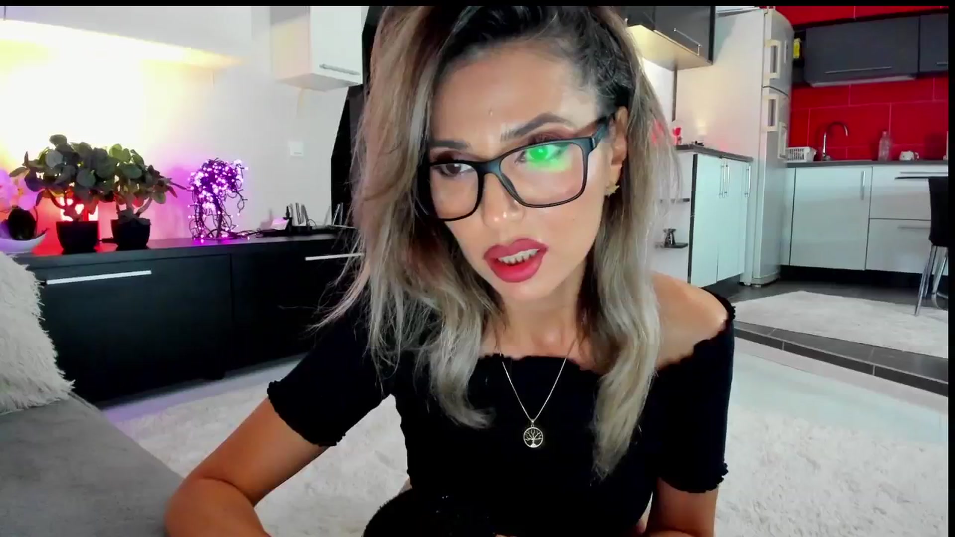 Gallery image thumbnail from SmileyTinaa's myfreecams stream on, 05/22/2024, 21:18 image 1 of 20