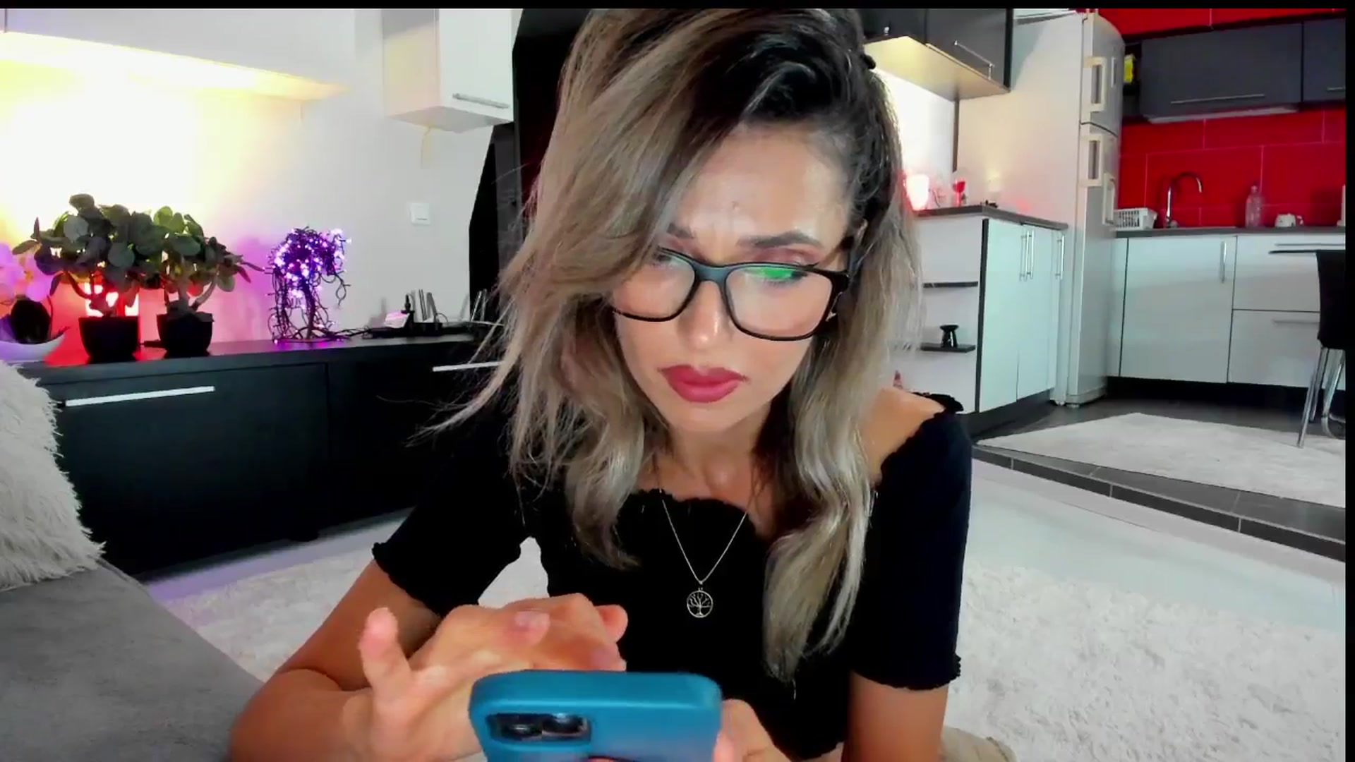 Gallery image thumbnail from SmileyTinaa's myfreecams stream on, 05/22/2024, 21:18 image 4 of 20