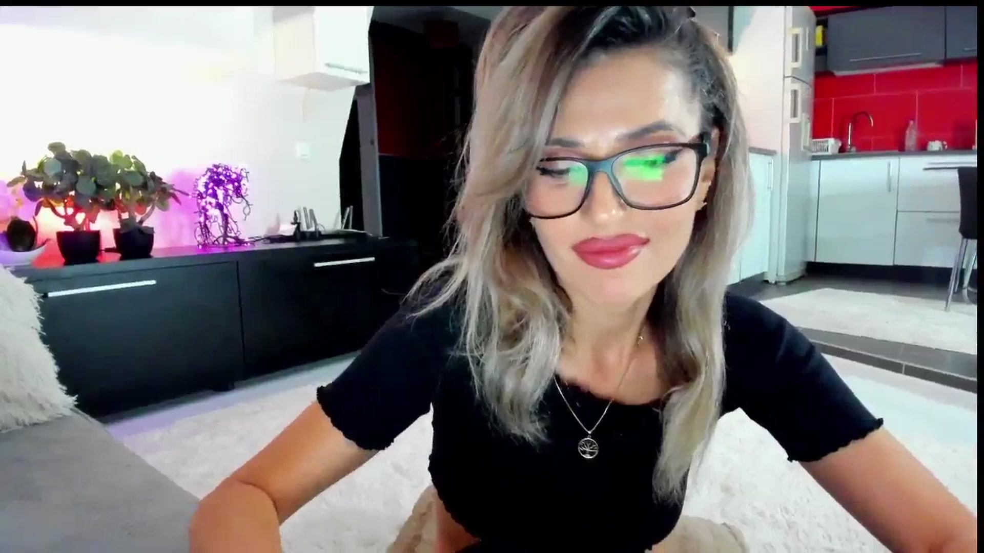 Gallery image thumbnail from SmileyTinaa's myfreecams stream on, 05/22/2024, 21:18 image 20 of 20