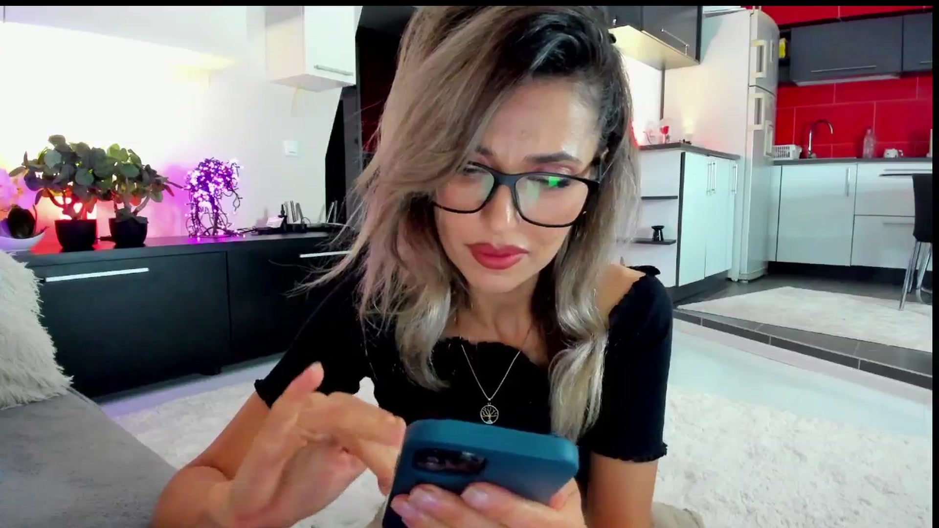 Gallery image thumbnail from SmileyTinaa's myfreecams stream on, 05/22/2024, 21:18 image 7 of 20