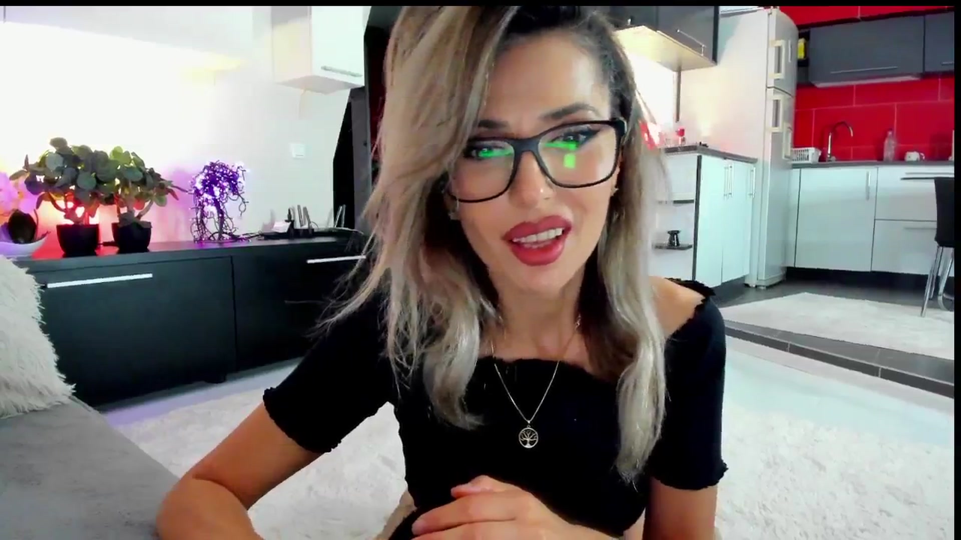 Gallery image thumbnail from SmileyTinaa's myfreecams stream on, 05/22/2024, 21:18 image 6 of 20