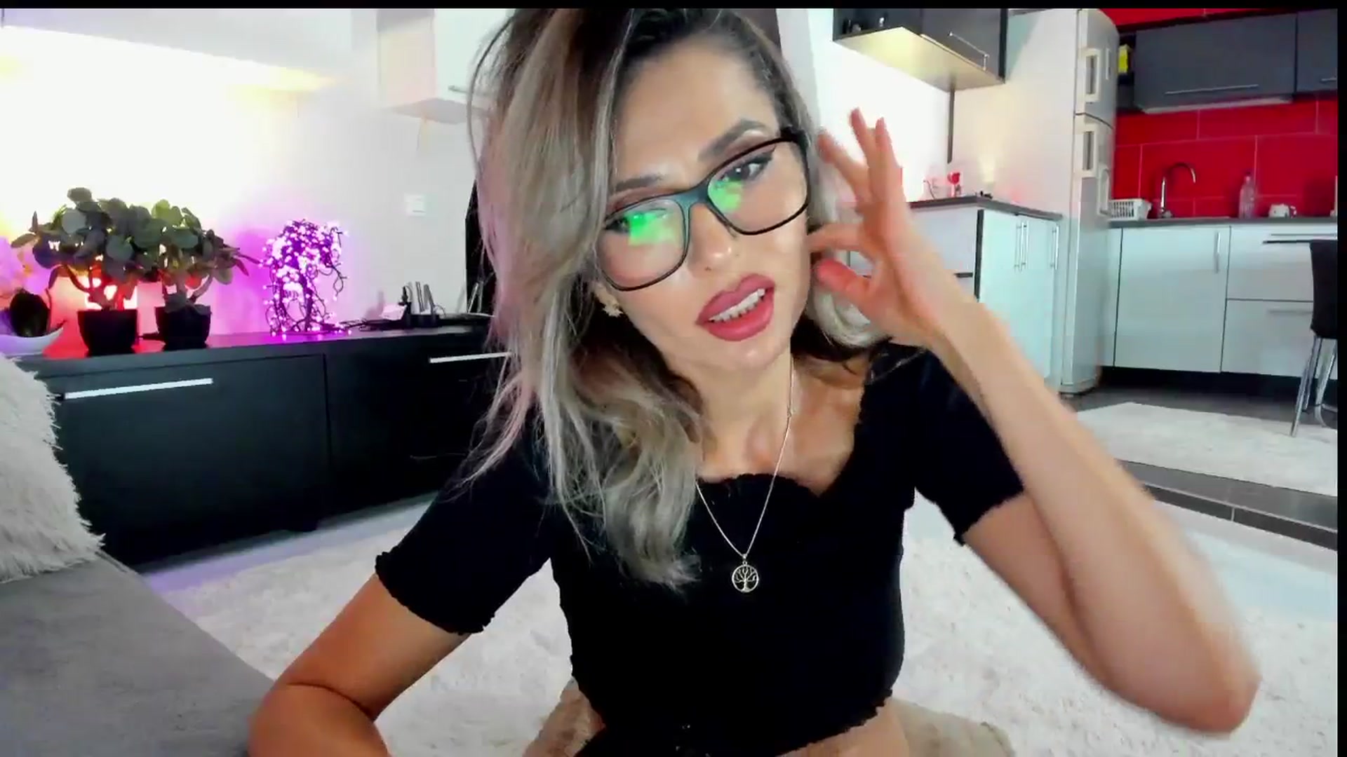 Gallery image thumbnail from SmileyTinaa's myfreecams stream on, 05/22/2024, 21:18 image 18 of 20