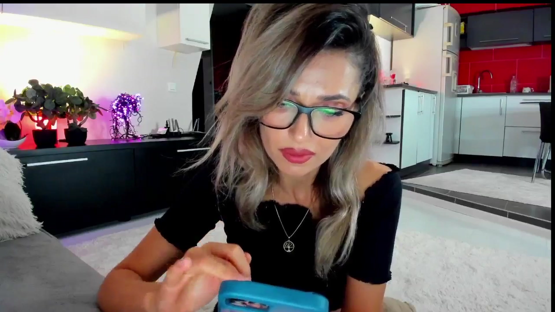 Gallery image thumbnail from SmileyTinaa's myfreecams stream on, 05/22/2024, 21:18 image 3 of 20