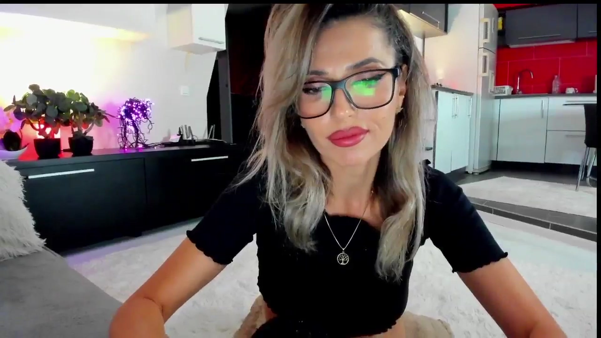 Gallery image thumbnail from SmileyTinaa's myfreecams stream on, 05/22/2024, 21:18 image 15 of 20