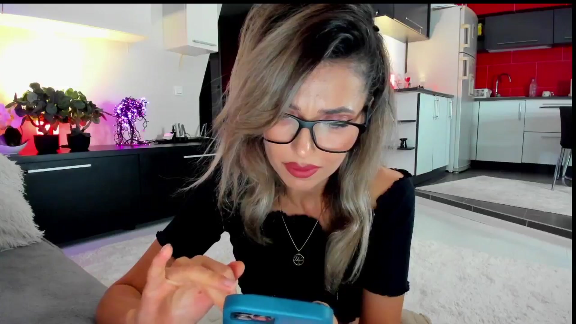 Gallery image thumbnail from SmileyTinaa's myfreecams stream on, 05/22/2024, 21:18 image 5 of 20