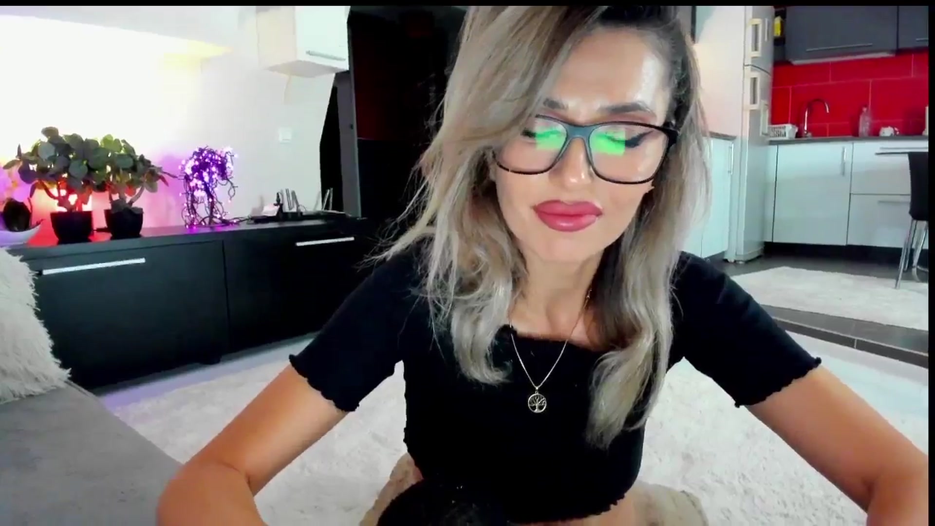 Gallery image thumbnail from SmileyTinaa's myfreecams stream on, 05/22/2024, 21:18 image 10 of 20