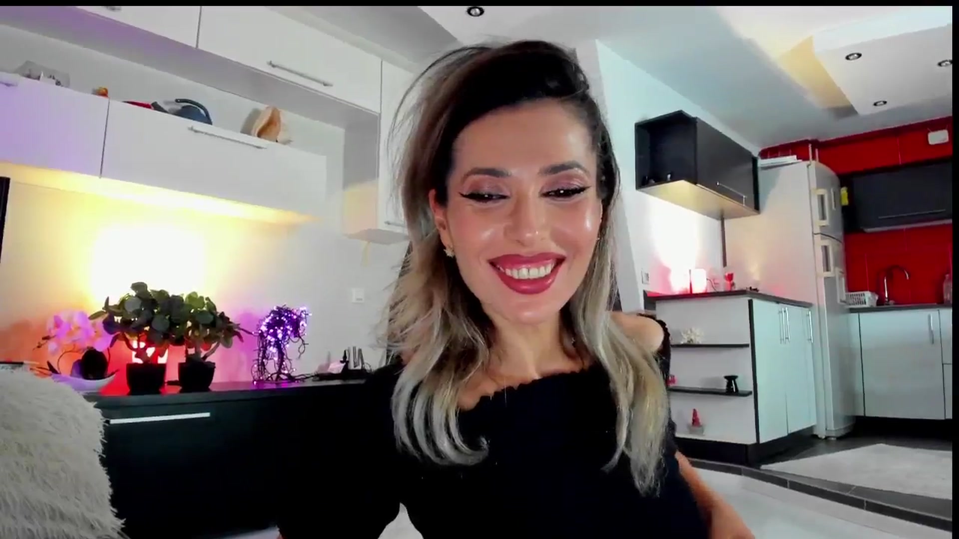 Gallery image thumbnail from SmileyTinaa's myfreecams stream on, 05/22/2024, 21:40 image 11 of 20