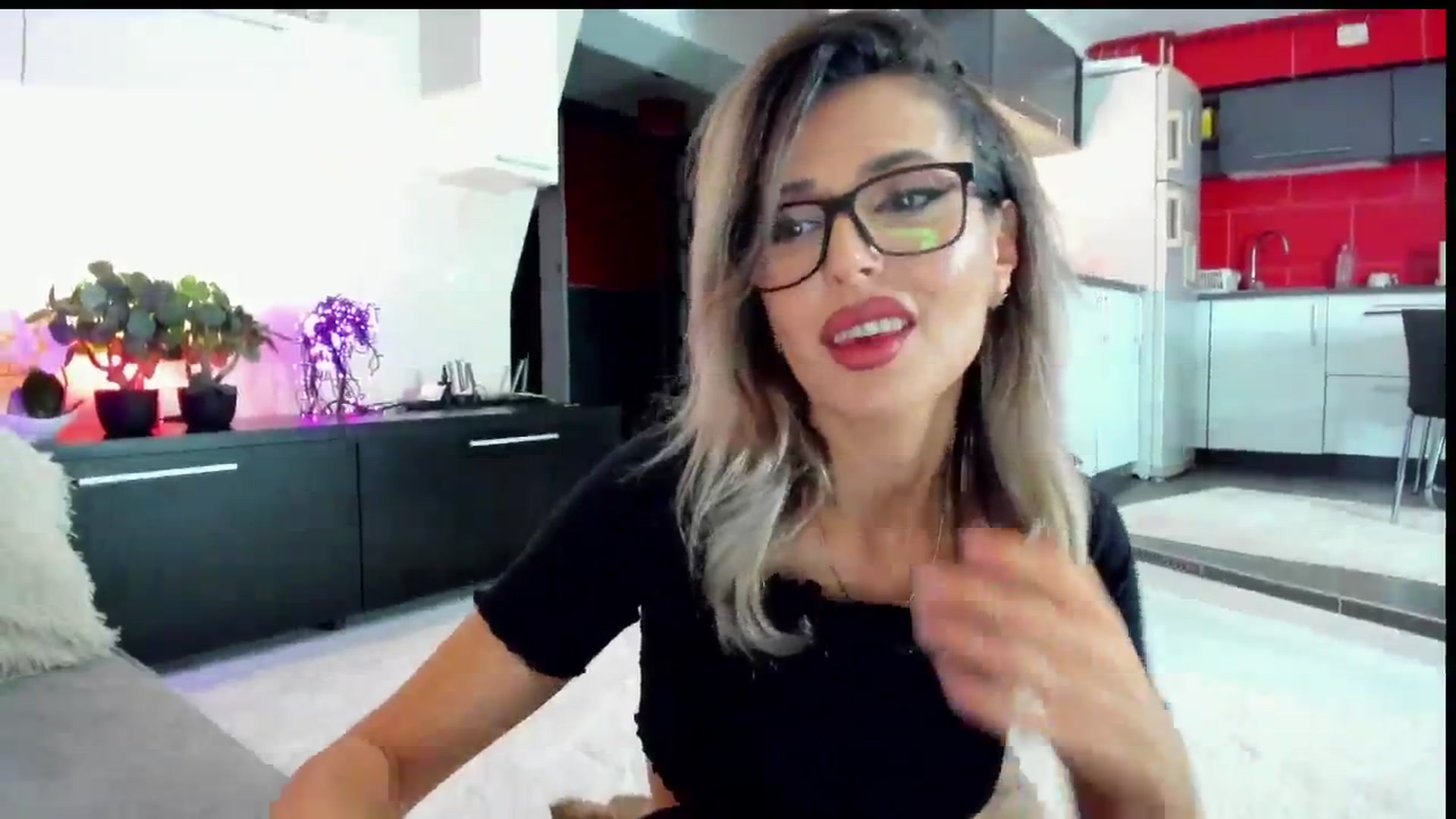 Gallery image thumbnail from SmileyTinaa's myfreecams stream on, 05/22/2024, 21:40 image 6 of 20