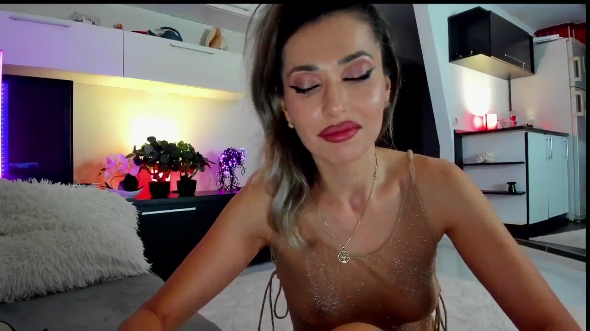 Gallery image thumbnail from SmileyTinaa's myfreecams stream on, 05/22/2024, 21:40 image 19 of 20