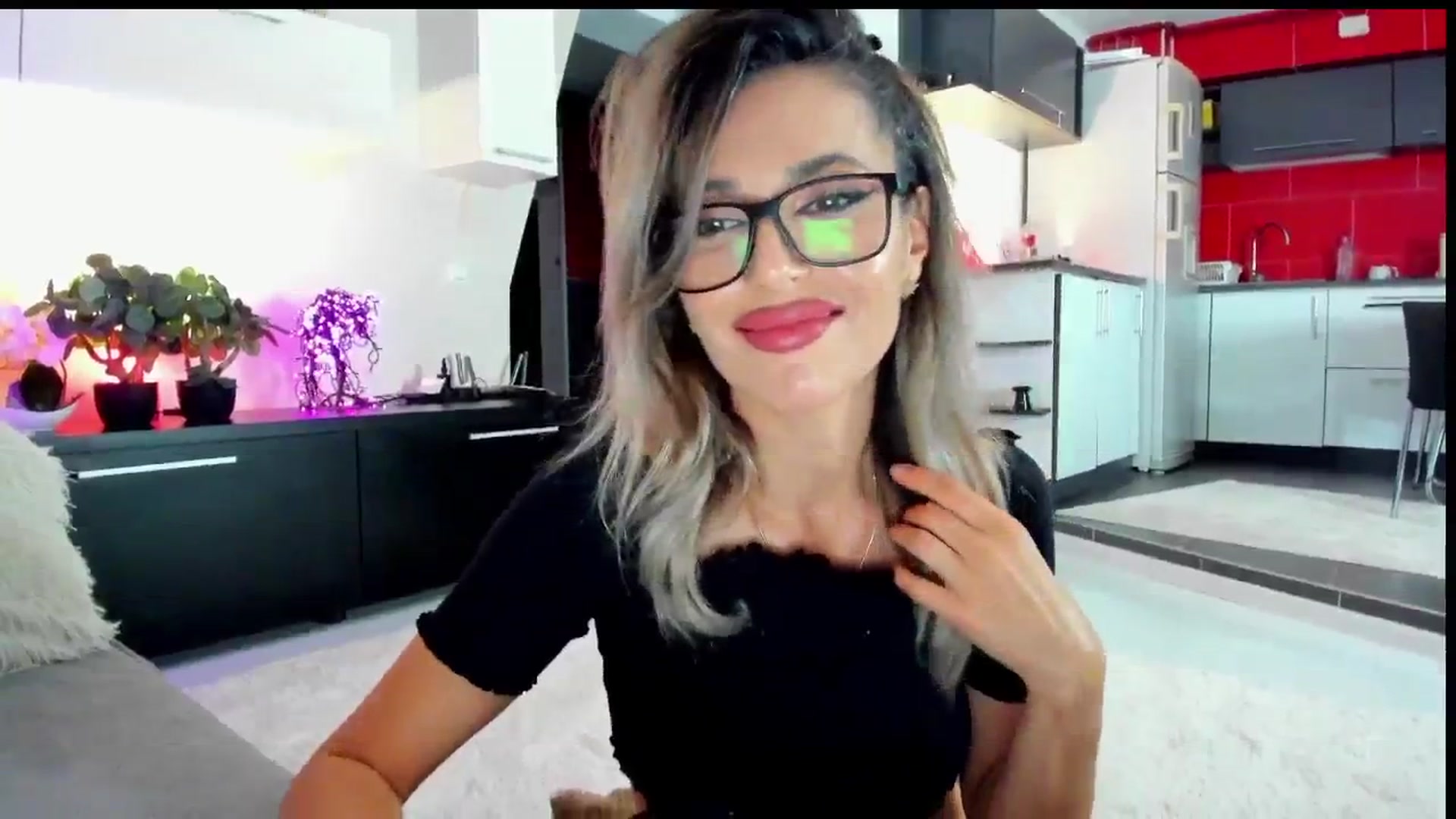 Gallery image thumbnail from SmileyTinaa's myfreecams stream on, 05/22/2024, 21:40 image 3 of 20