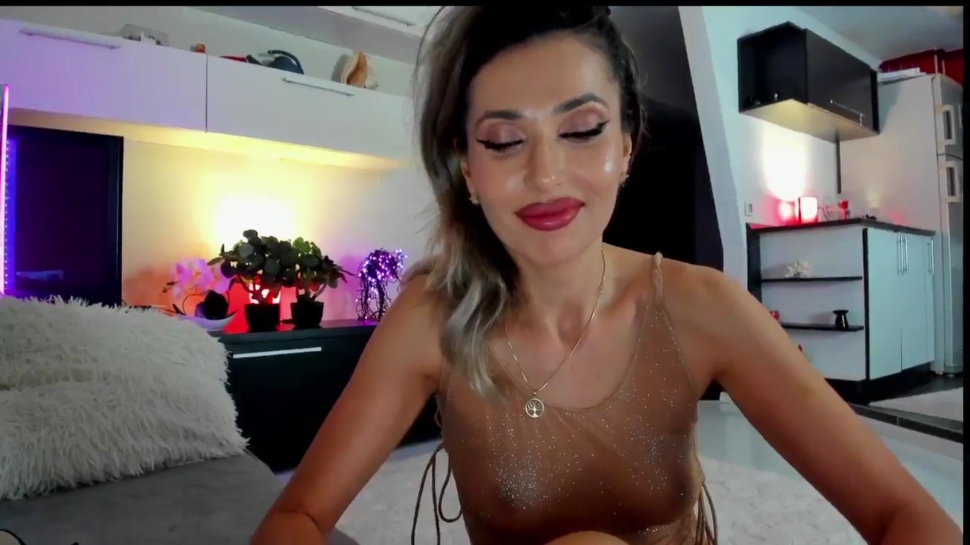 Gallery image thumbnail from SmileyTinaa's myfreecams stream on, 05/22/2024, 21:40 image 18 of 20