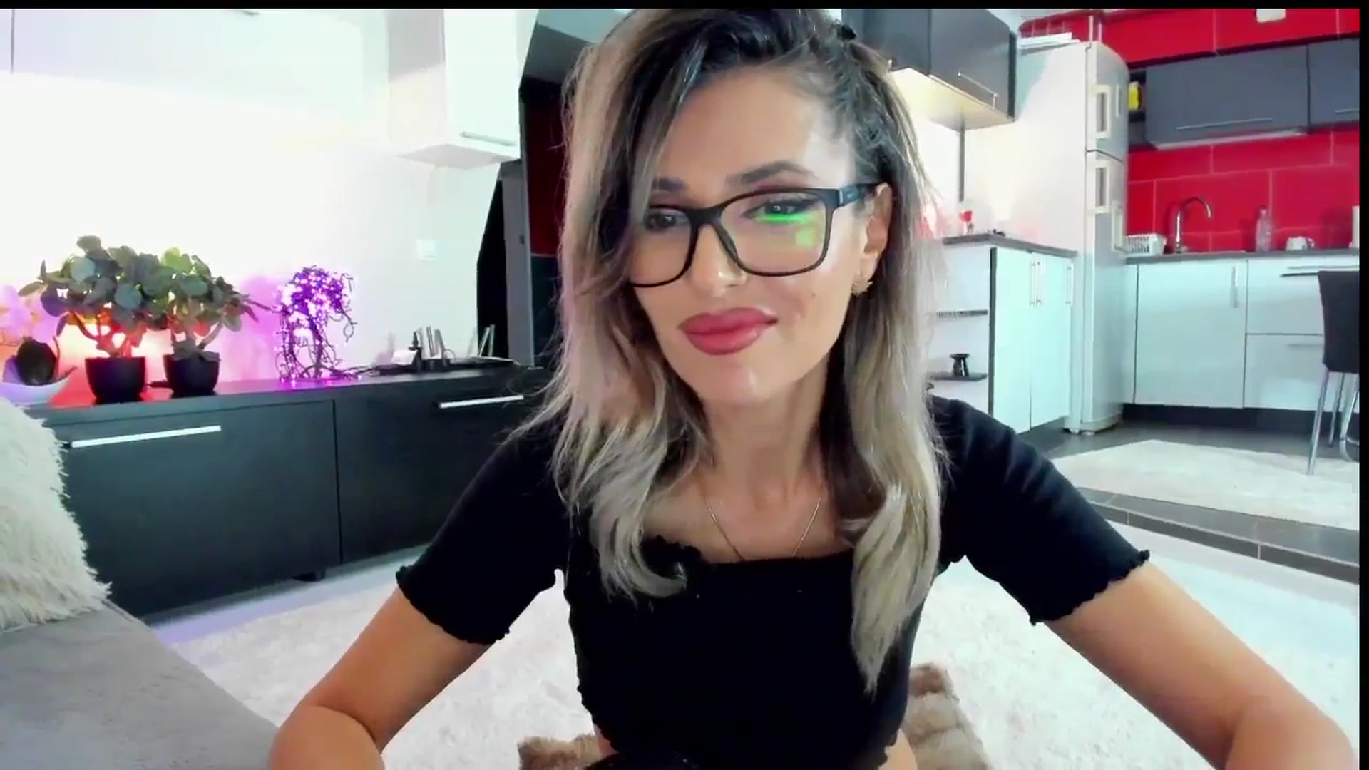 Gallery image thumbnail from SmileyTinaa's myfreecams stream on, 05/22/2024, 21:40 image 4 of 20