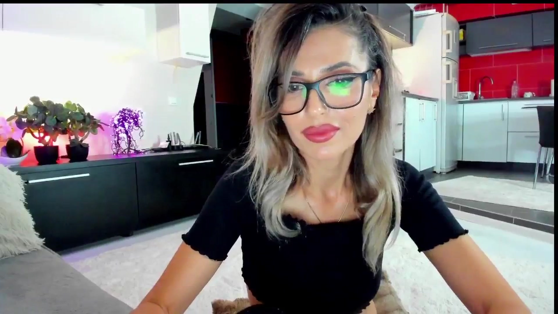 Gallery image thumbnail from SmileyTinaa's myfreecams stream on, 05/22/2024, 21:40 image 8 of 20