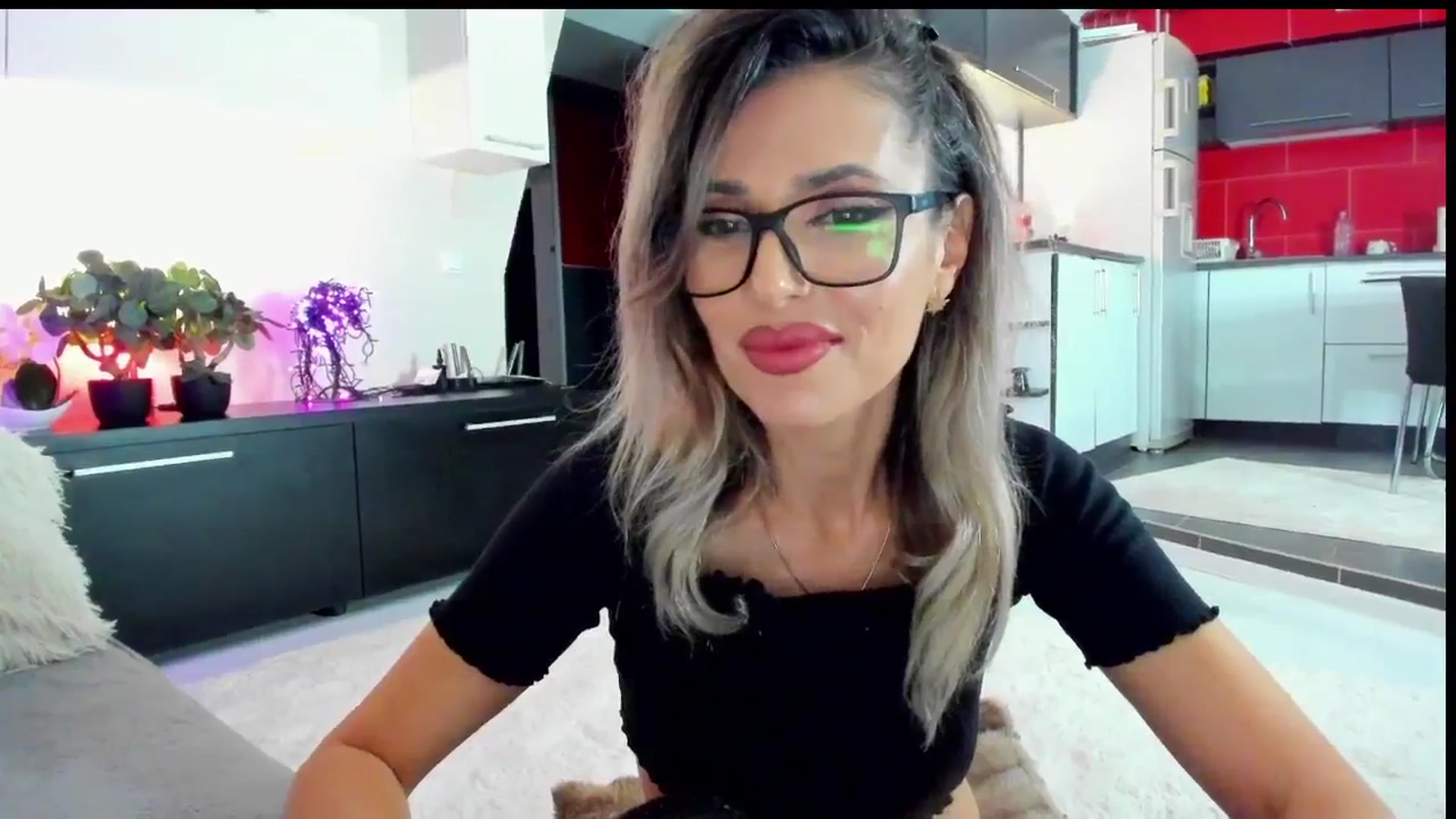 Gallery image thumbnail from SmileyTinaa's myfreecams stream on, 05/22/2024, 21:40 image 5 of 20