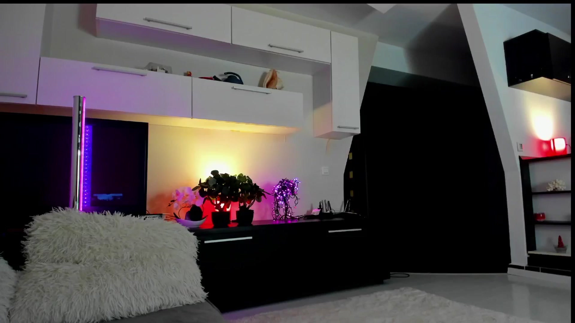 Gallery image thumbnail from SmileyTinaa's myfreecams stream on, 05/22/2024, 21:40 image 10 of 20