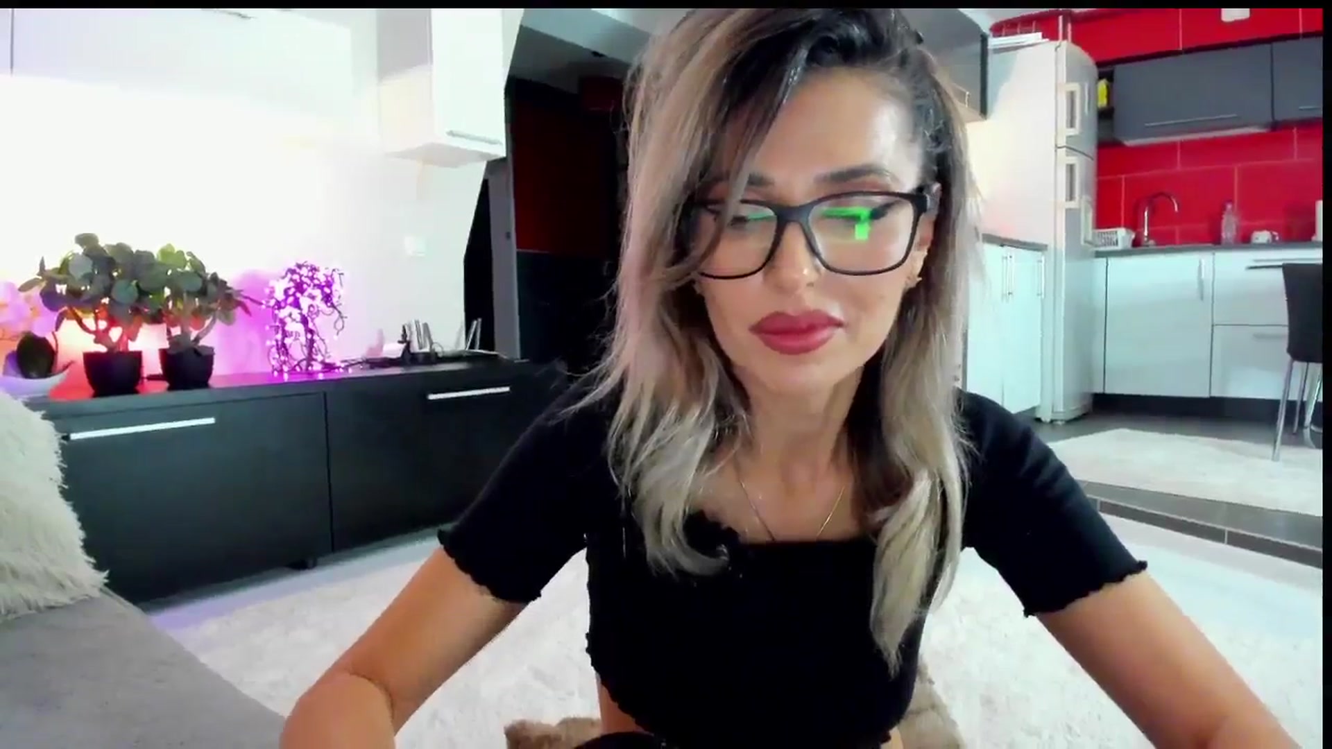 Gallery image thumbnail from SmileyTinaa's myfreecams stream on, 05/22/2024, 21:40 image 7 of 20