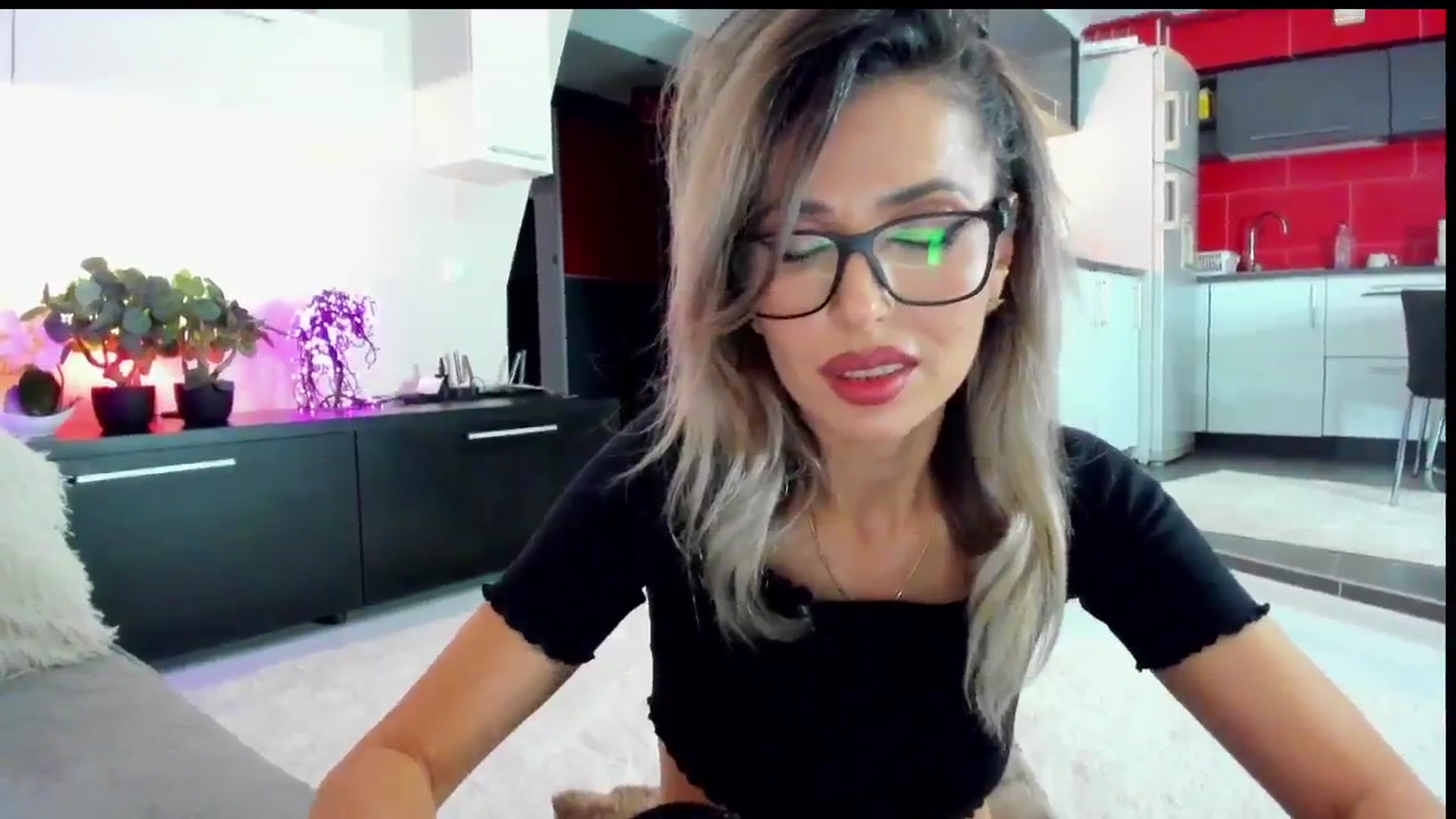 Gallery image thumbnail from SmileyTinaa's myfreecams stream on, 05/22/2024, 21:40 image 2 of 20