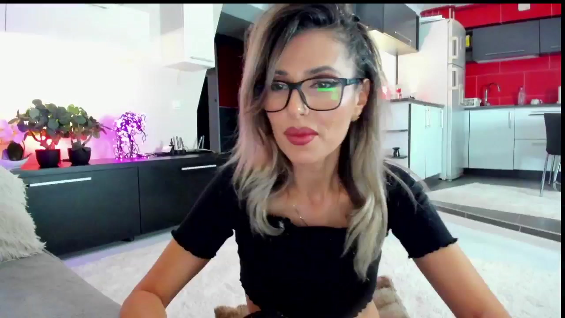 Gallery image thumbnail from SmileyTinaa's myfreecams stream on, 05/22/2024, 21:40 image 1 of 20