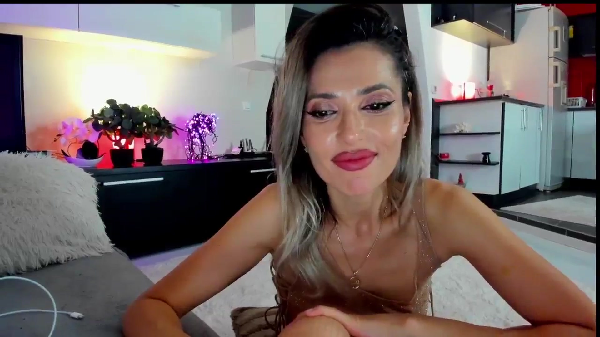 Gallery image thumbnail from SmileyTinaa's myfreecams stream on, 05/23/2024, 24:02 image 18 of 20