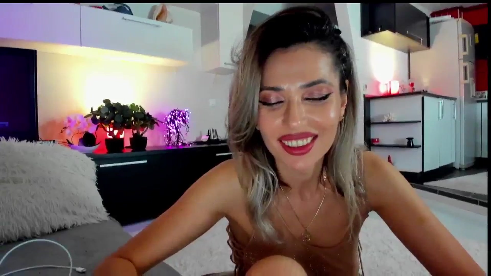 Gallery image thumbnail from SmileyTinaa's myfreecams stream on, 05/23/2024, 24:02 image 10 of 20