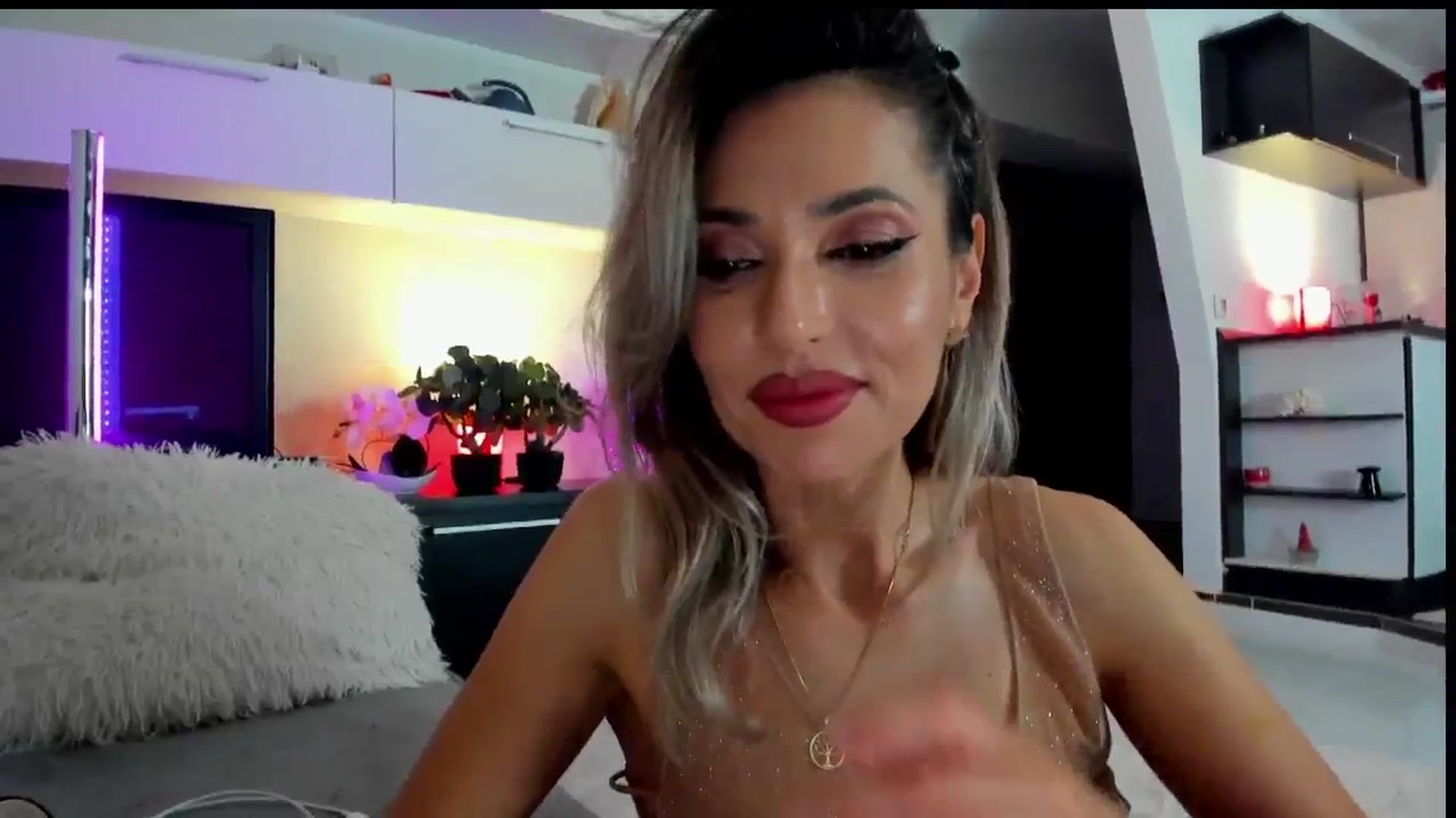 Gallery image thumbnail from SmileyTinaa's myfreecams stream on, 05/23/2024, 24:02 image 7 of 20