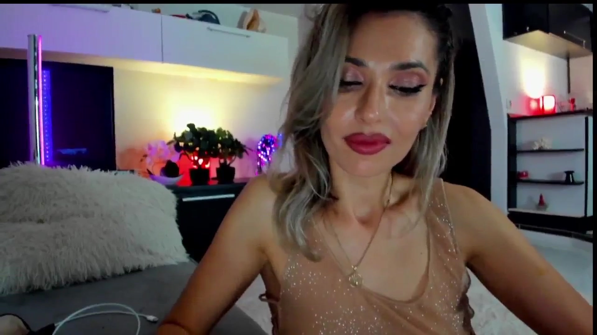 Gallery image thumbnail from SmileyTinaa's myfreecams stream on, 05/23/2024, 24:02 image 8 of 20