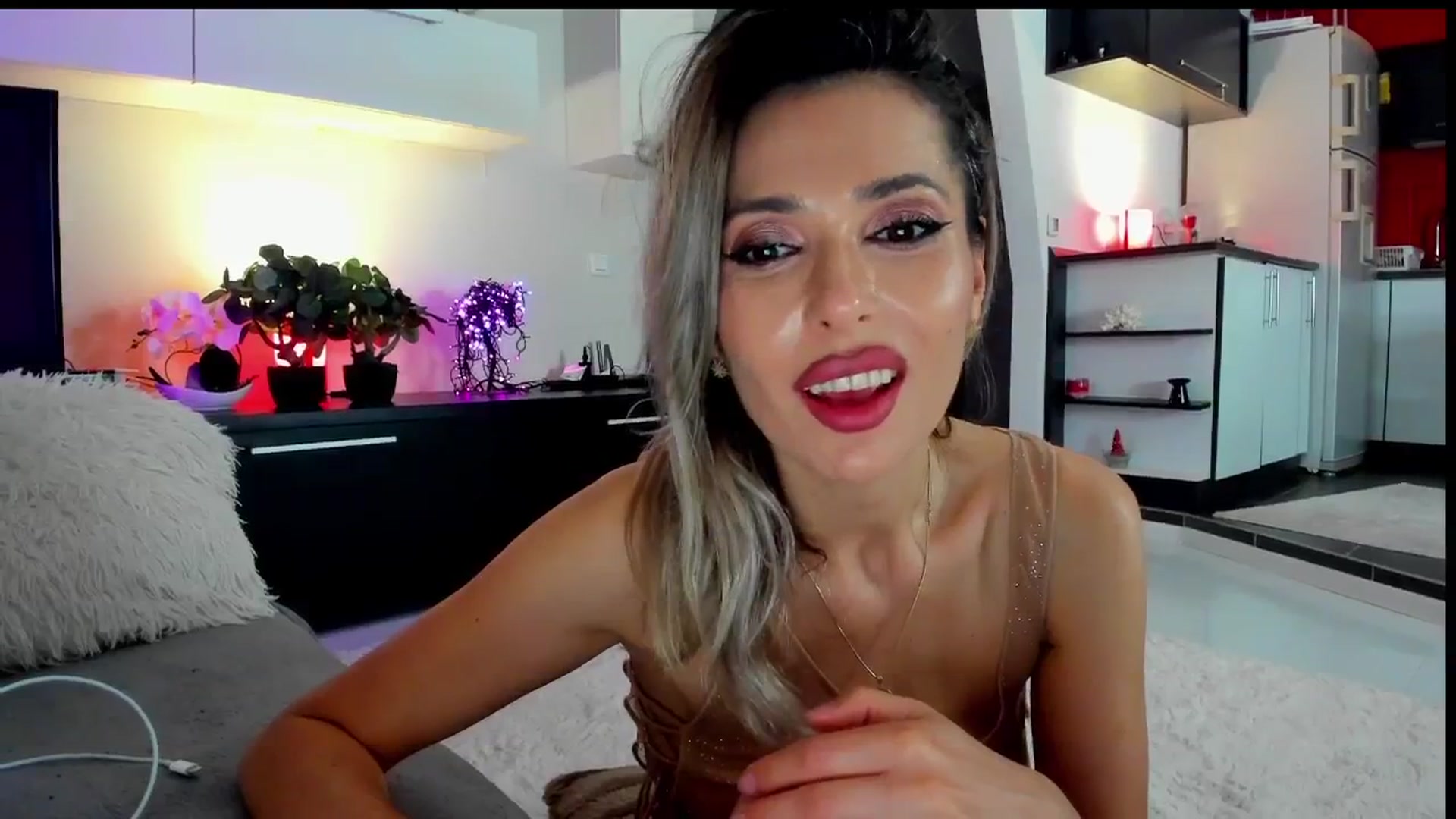 Gallery image thumbnail from SmileyTinaa's myfreecams stream on, 05/23/2024, 24:02 image 11 of 20