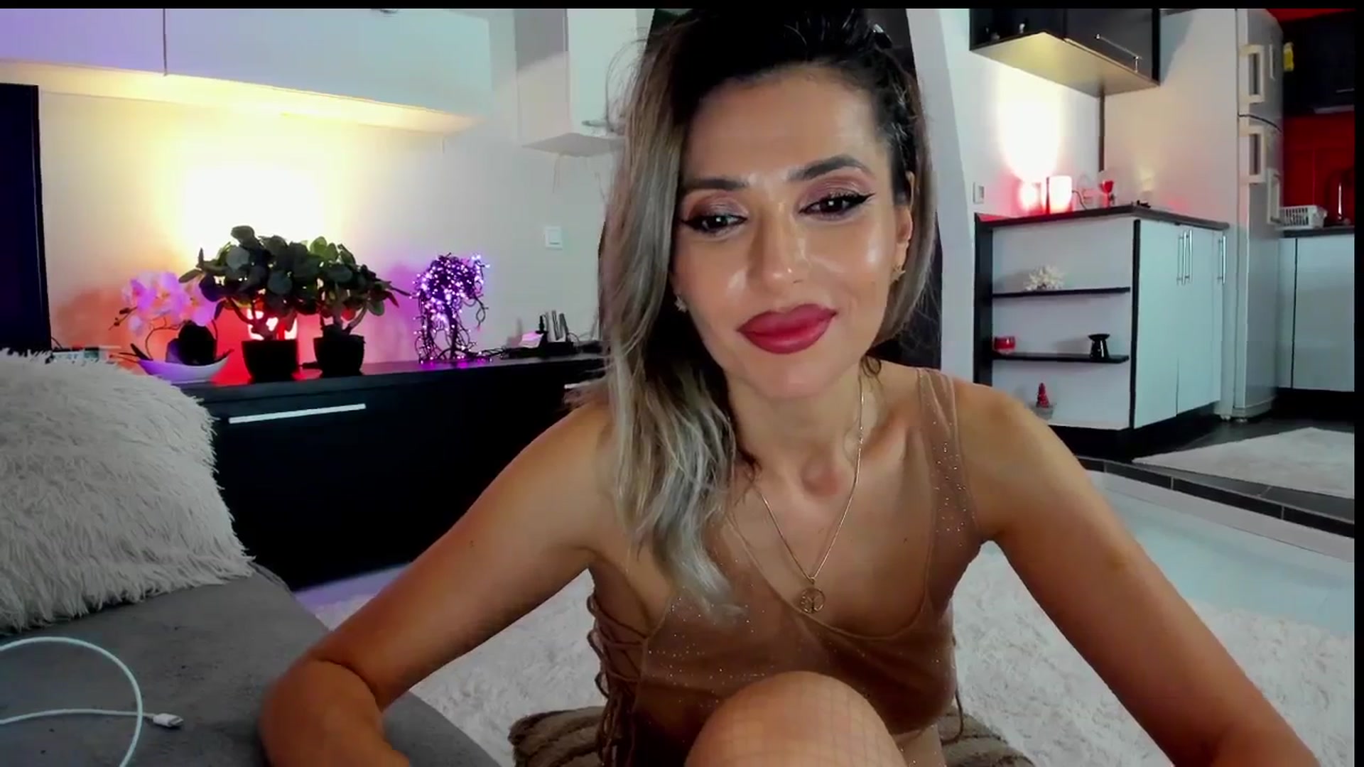 Gallery image thumbnail from SmileyTinaa's myfreecams stream on, 05/23/2024, 24:02 image 13 of 20