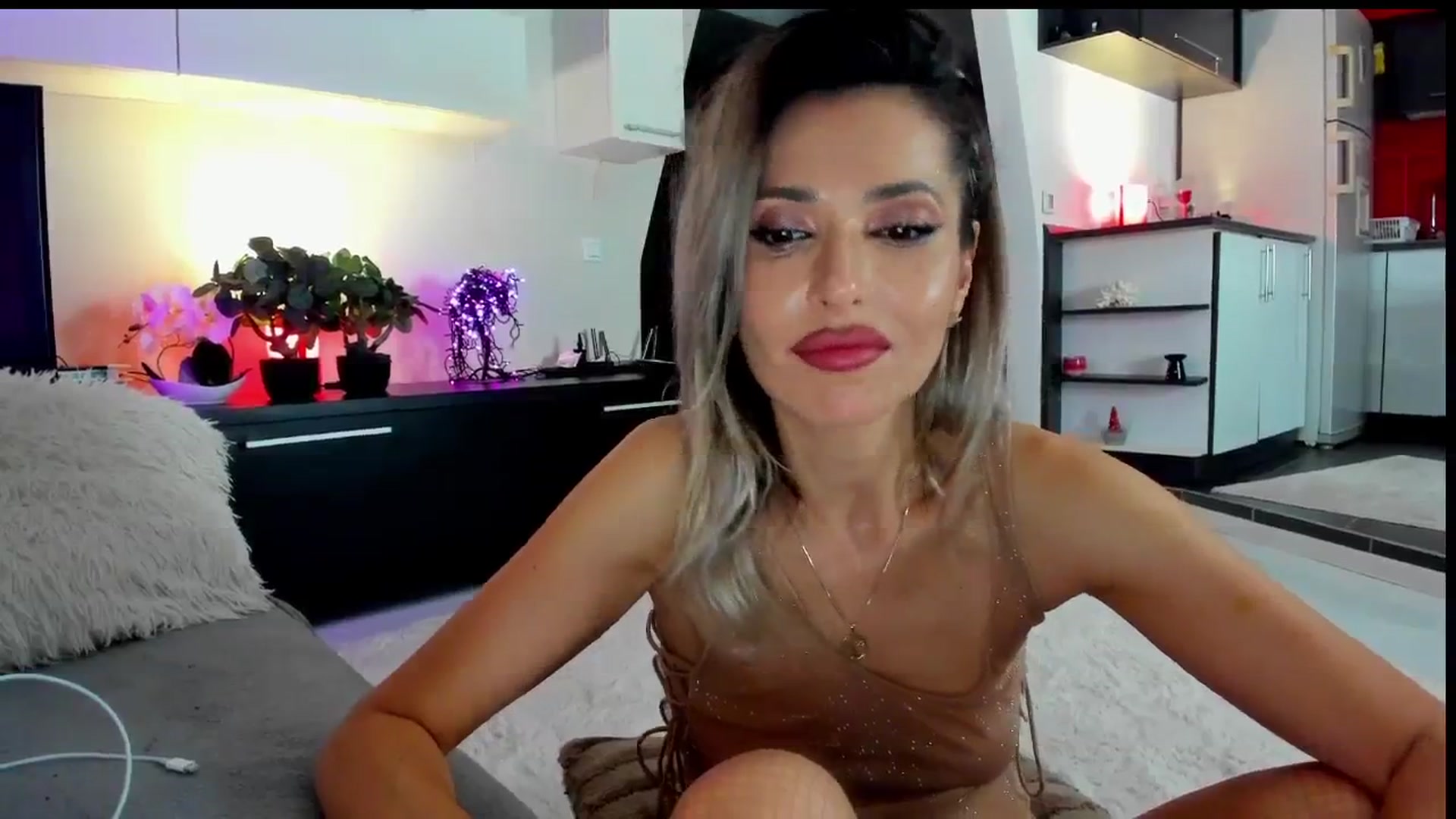 Gallery image thumbnail from SmileyTinaa's myfreecams stream on, 05/23/2024, 24:02 image 19 of 20