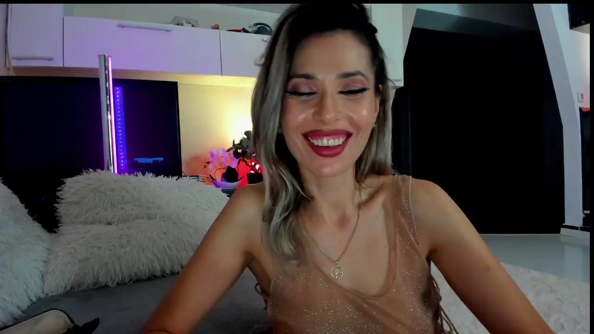 Gallery image thumbnail from SmileyTinaa's myfreecams stream on, 05/23/2024, 02:02 image 5 of 20
