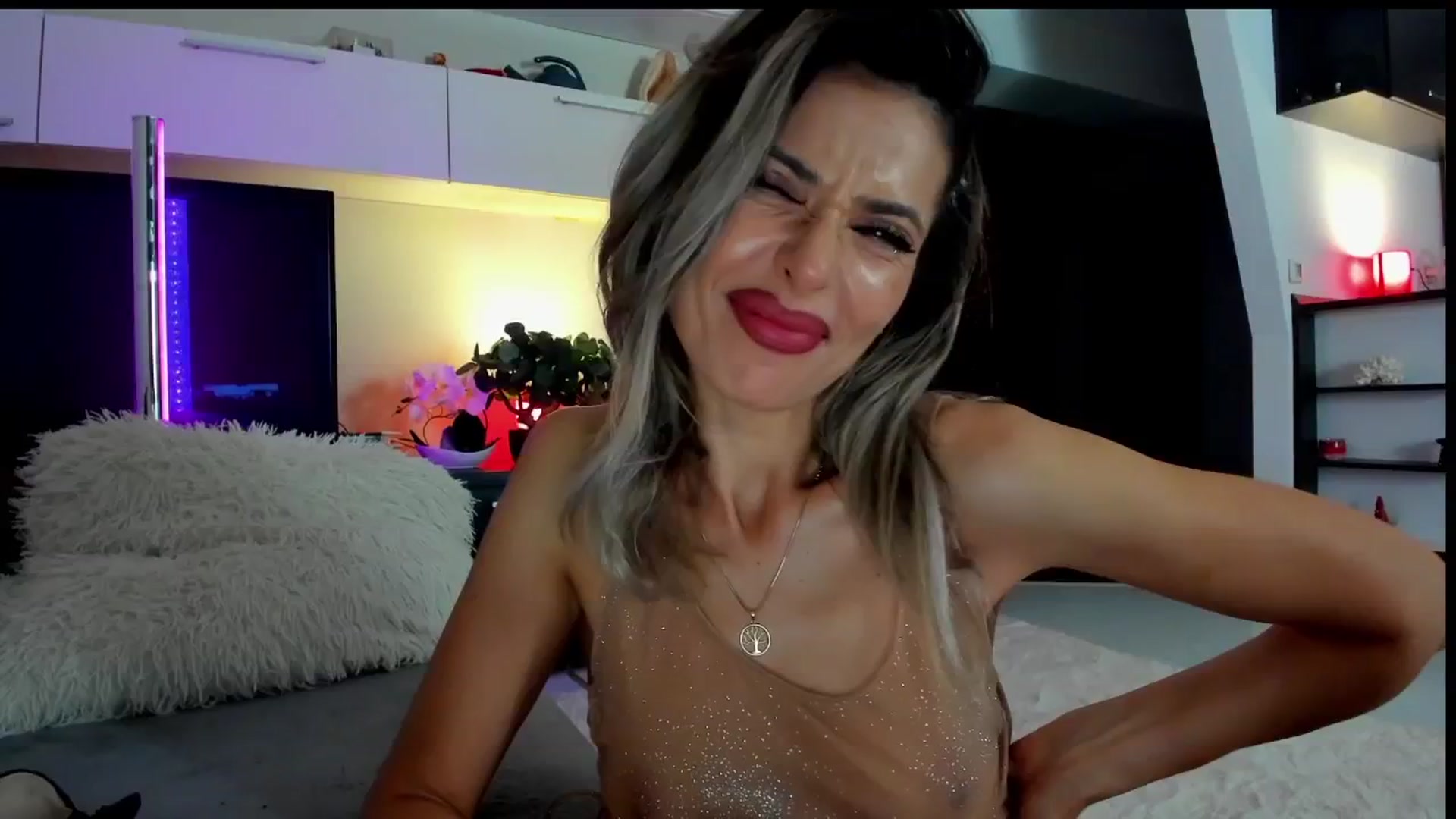 Gallery image thumbnail from SmileyTinaa's myfreecams stream on, 05/23/2024, 02:02 image 4 of 20