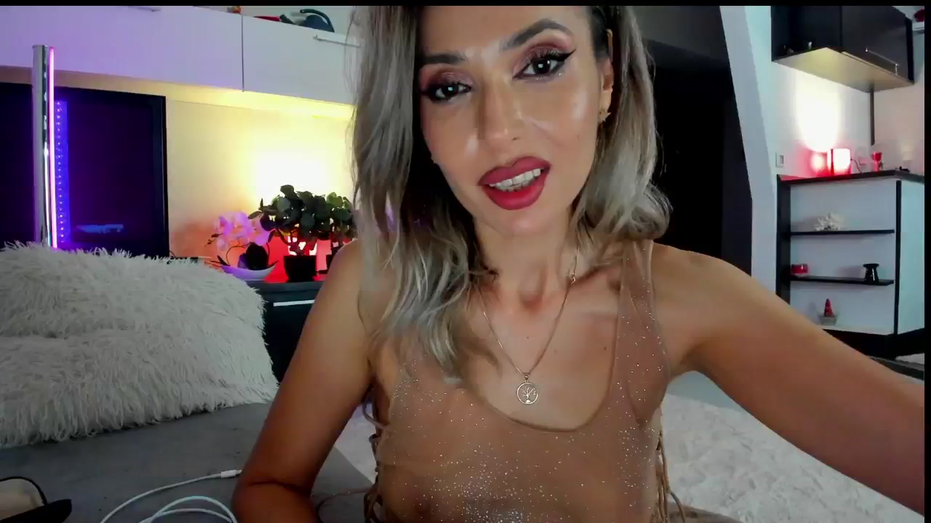 Gallery image thumbnail from SmileyTinaa's myfreecams stream on, 05/23/2024, 02:02 image 3 of 20