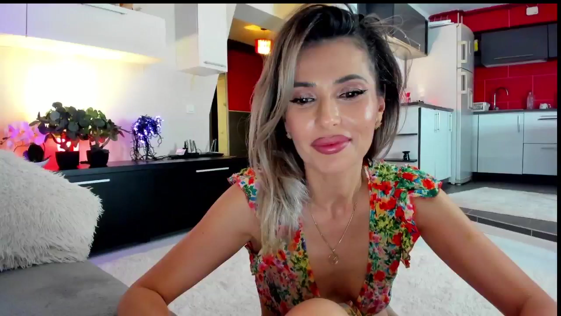 Gallery image thumbnail from SmileyTinaa's myfreecams stream on, 05/23/2024, 22:42 image 1 of 20