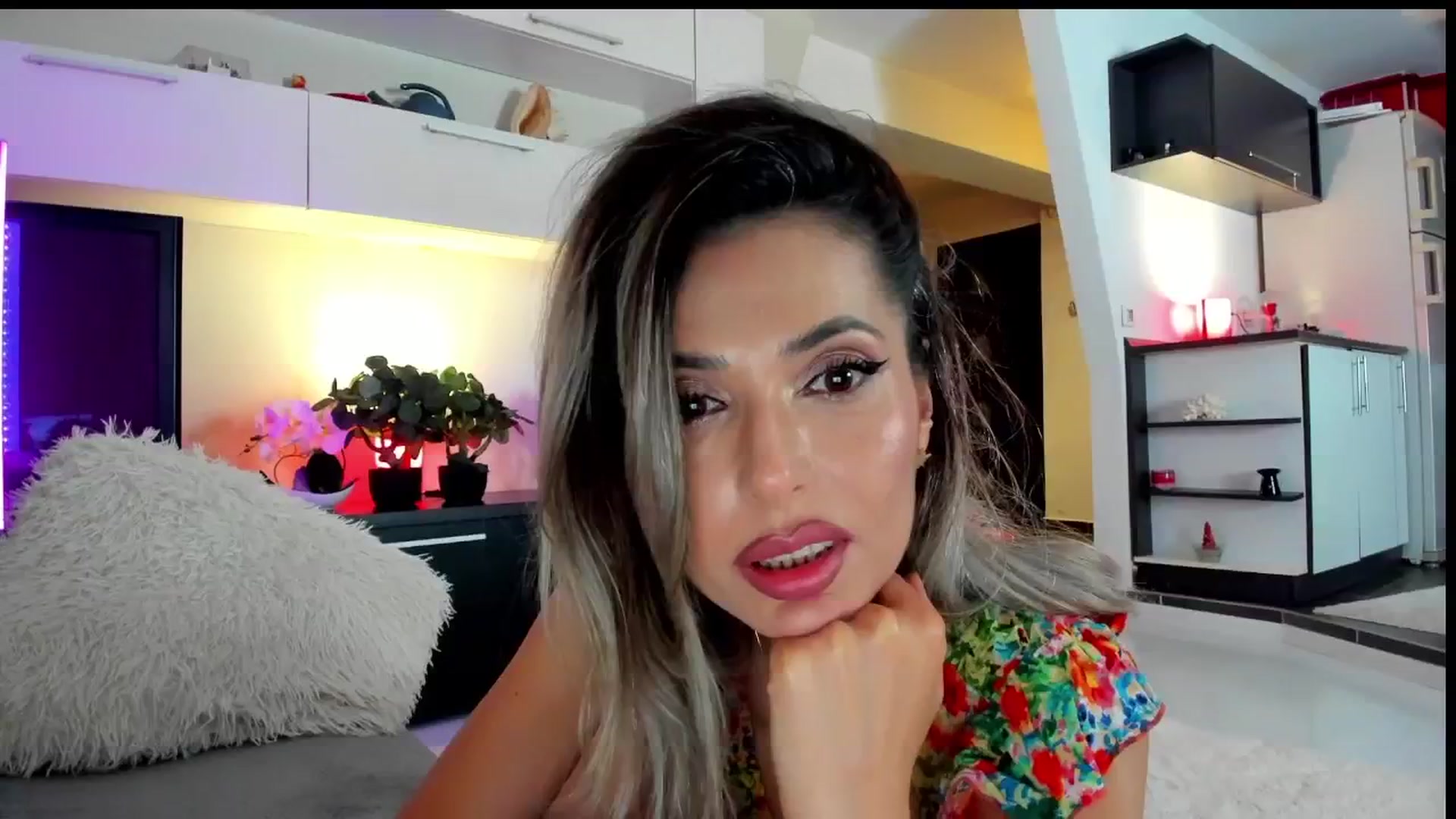 Gallery image thumbnail from SmileyTinaa's myfreecams stream on, 05/23/2024, 22:42 image 13 of 20